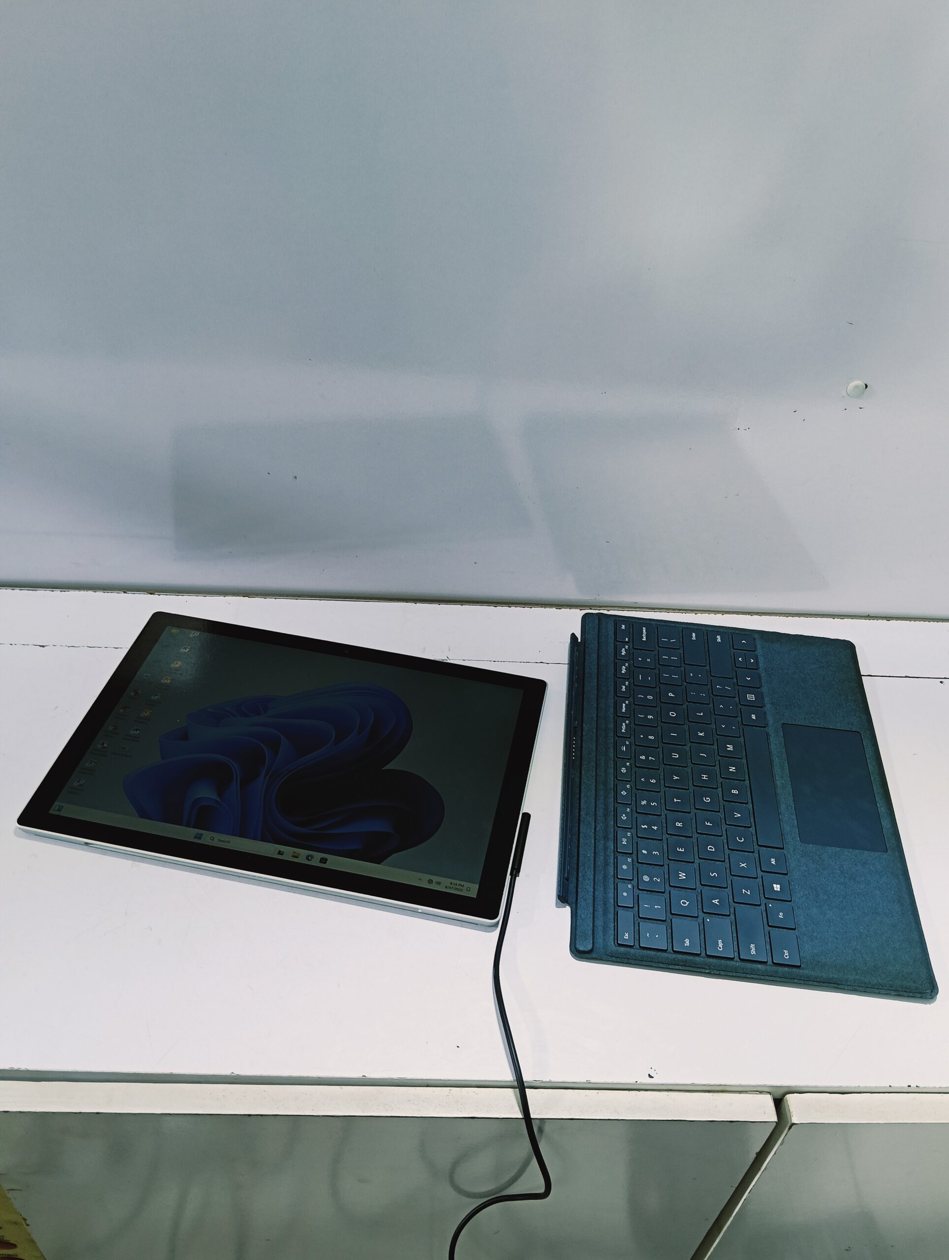 Microsoft Surface Pro 7Β - Touchscreen - Detachable Keyboard - Core i5 - 10th Gen - Image 7