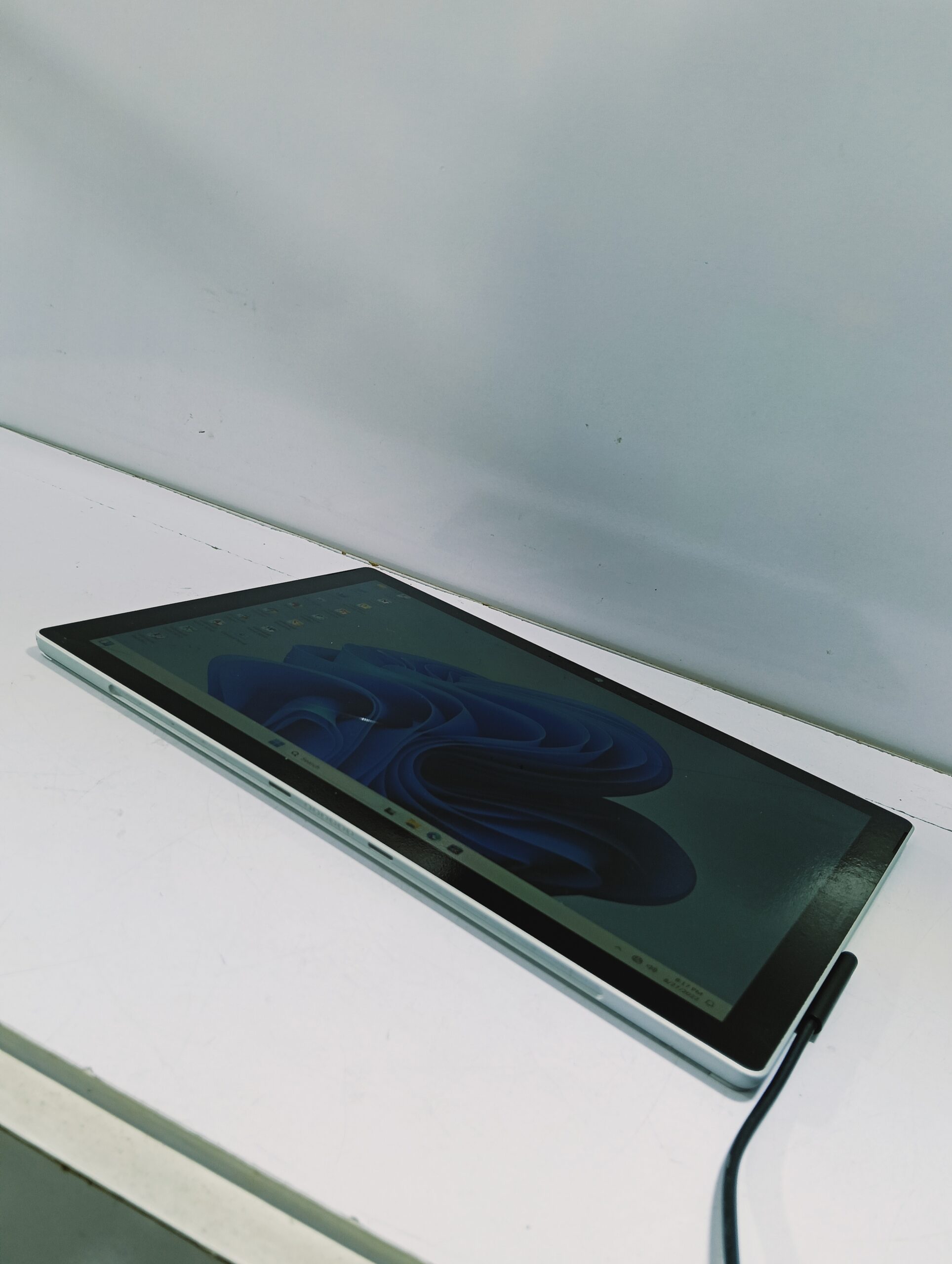 Microsoft Surface Pro 7Β - Touchscreen - Detachable Keyboard - Core i5 - 10th Gen - Image 9