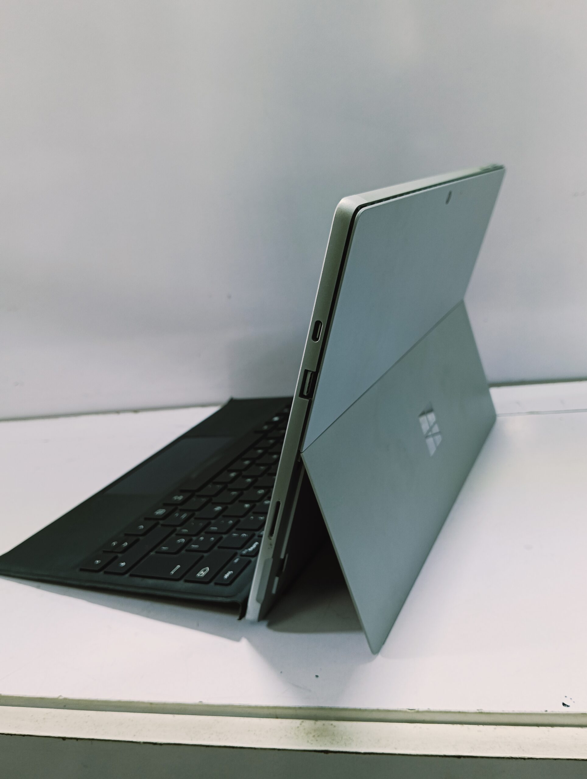 Microsoft Surface Pro 7 – Touchscreen – Detachable Keyboard – Core i5 – 256GB SSD - 8GB Ram