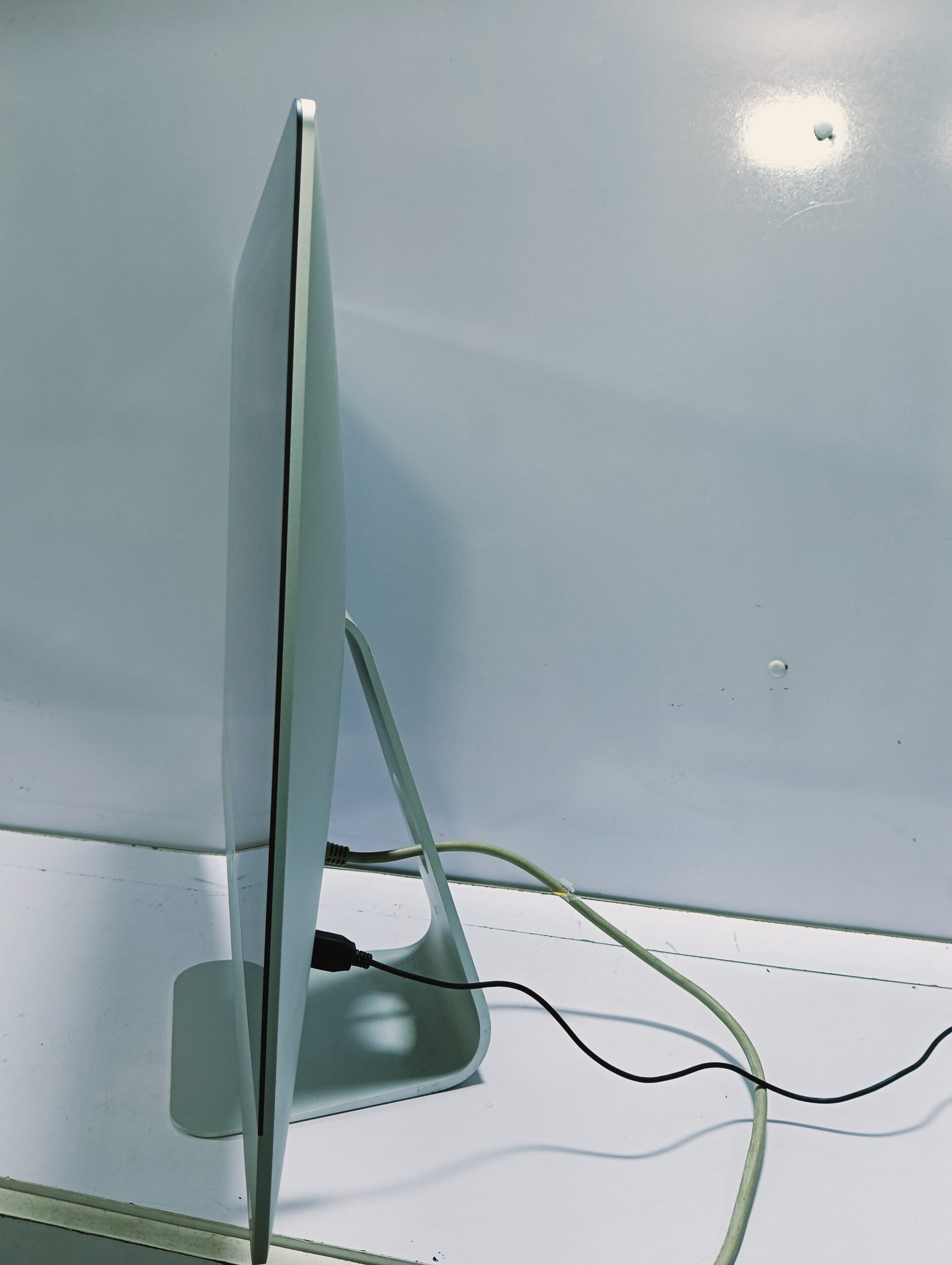 Apple iMac Pro All-In-One PC - 2013 – Core i5 – 500GB HDD – 8GB Ram – 21 inch Display - Image 2