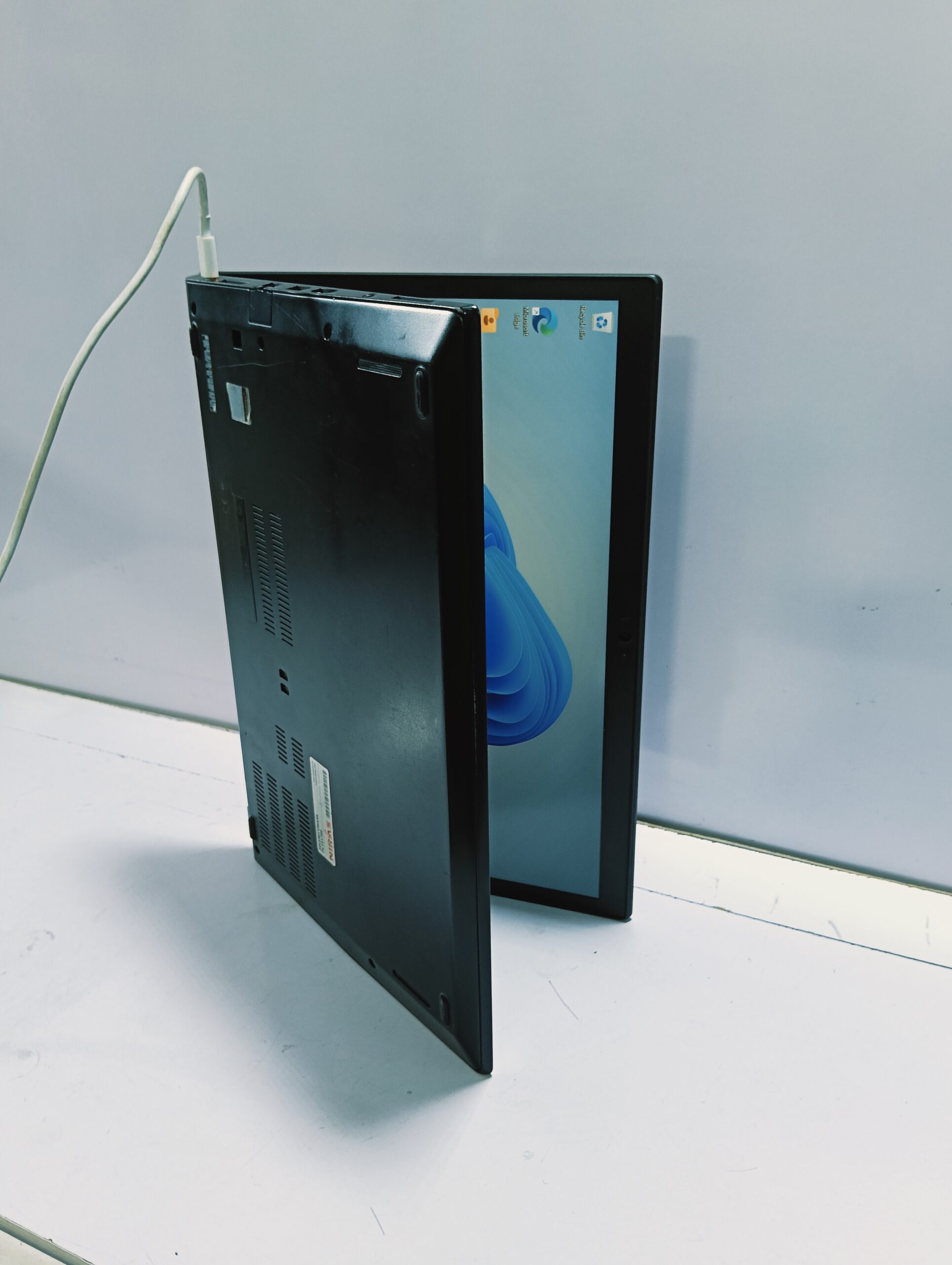 Lenovo ThinkPad T480s Lagos - Core i5 - 256GB SSD - 8GB Ram - 8th Gen - Windows 11 Pro - Image 4