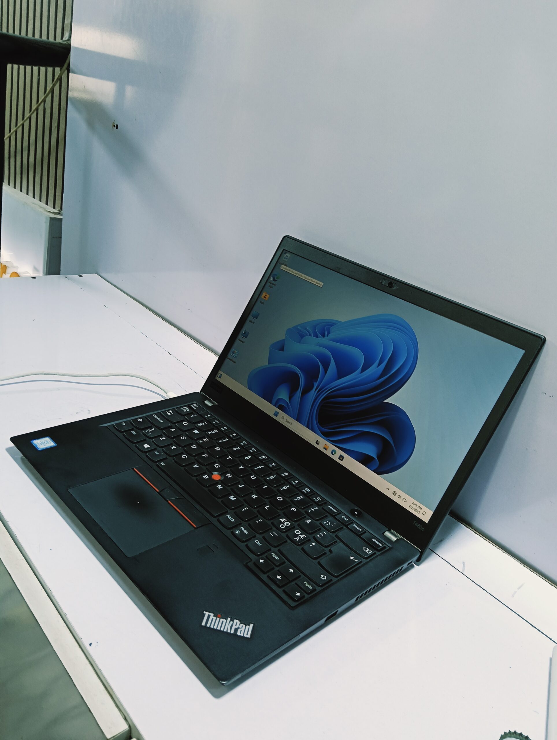 Lenovo ThinkPad T480s Lagos - Core i5 - 256GB SSD - 8GB Ram - 8th Gen - Windows 11 Pro - Image 6