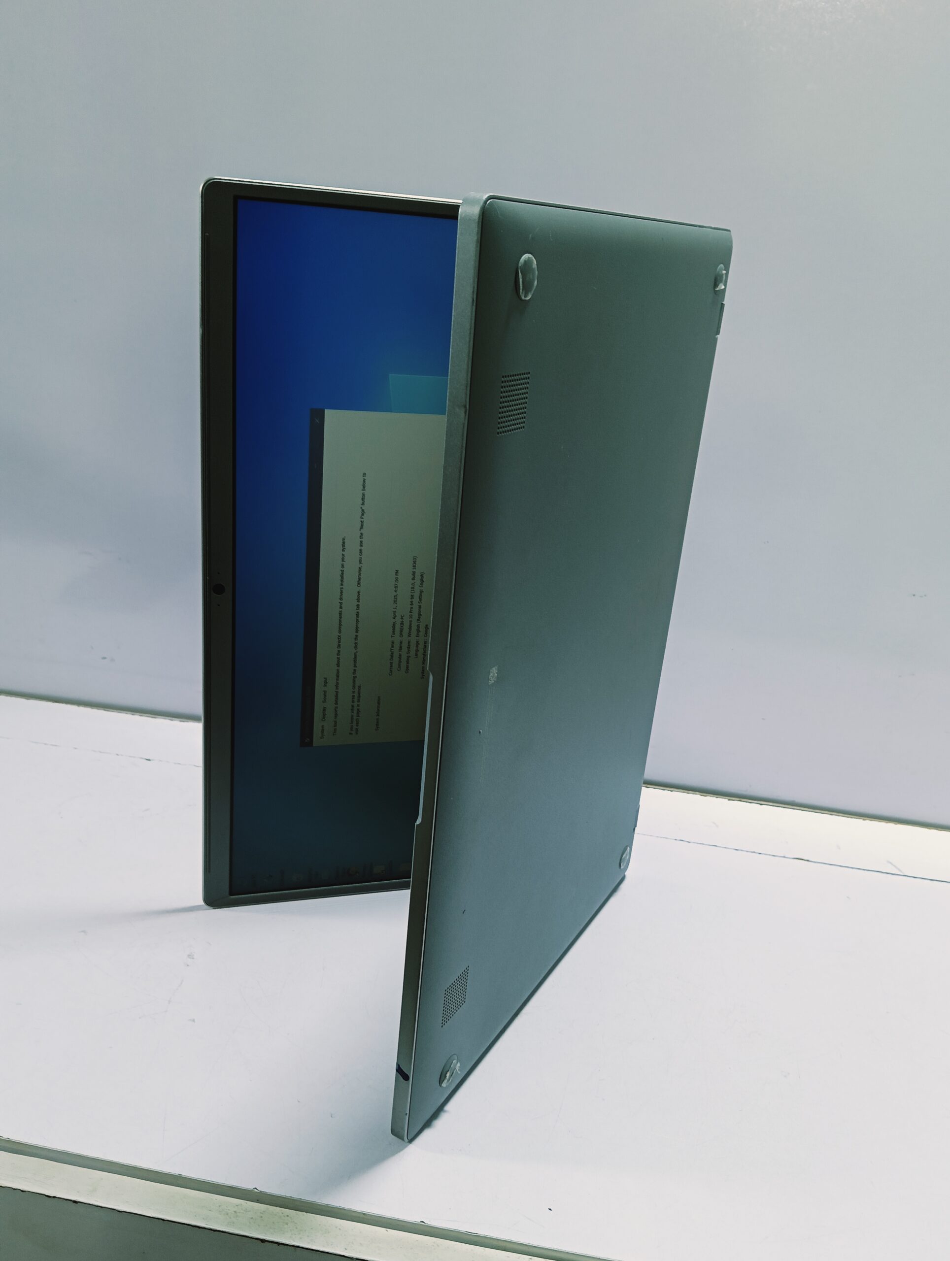 Samsung Google Casta Chromebook -Intel Celeron - 32GB SSD - 4GB Ram - Windows 10 Pro - Image 3