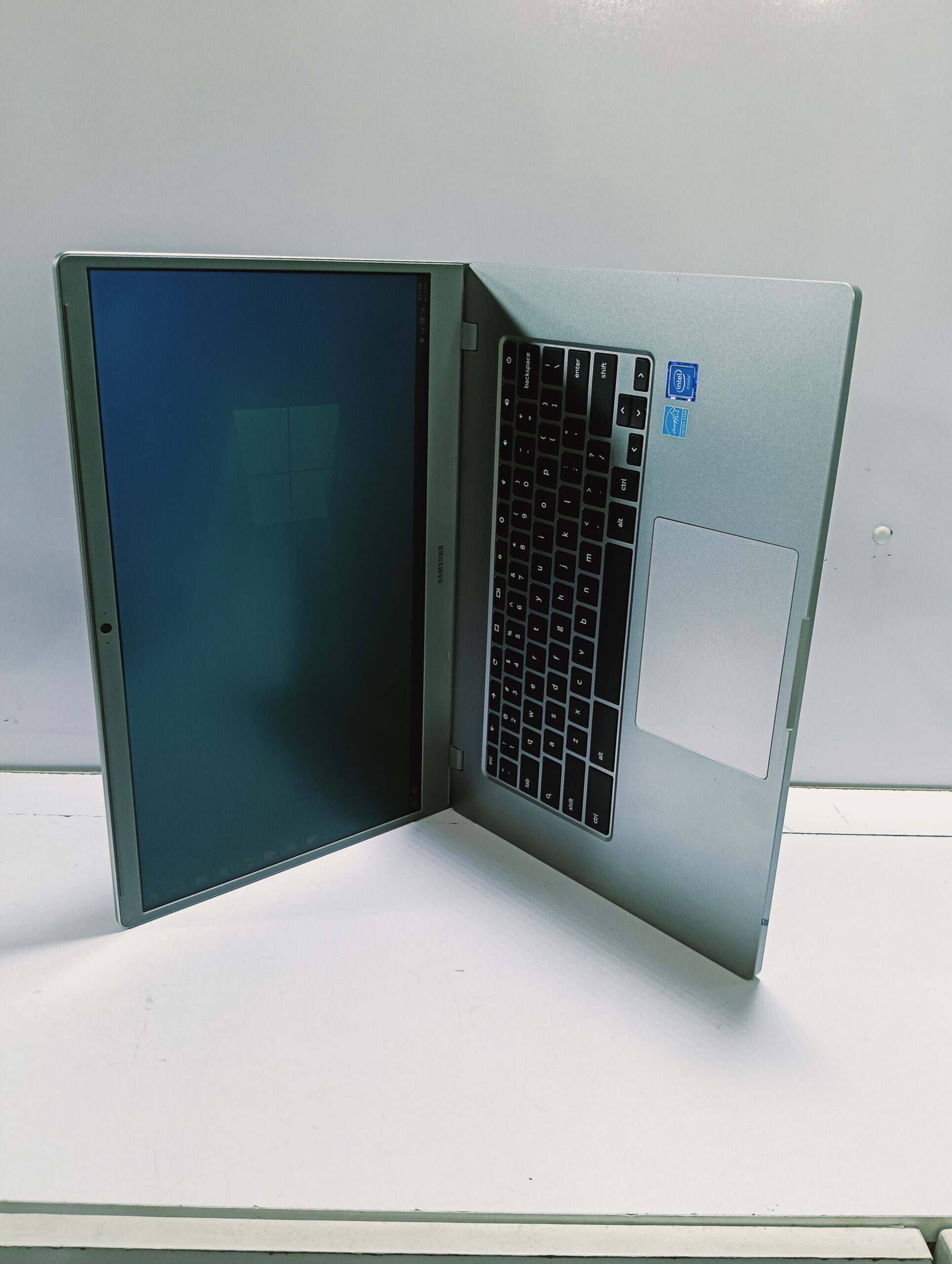 Samsung Google Casta Chromebook -Intel Celeron - 32GB SSD - 4GB Ram - Windows 10 Pro - Image 4