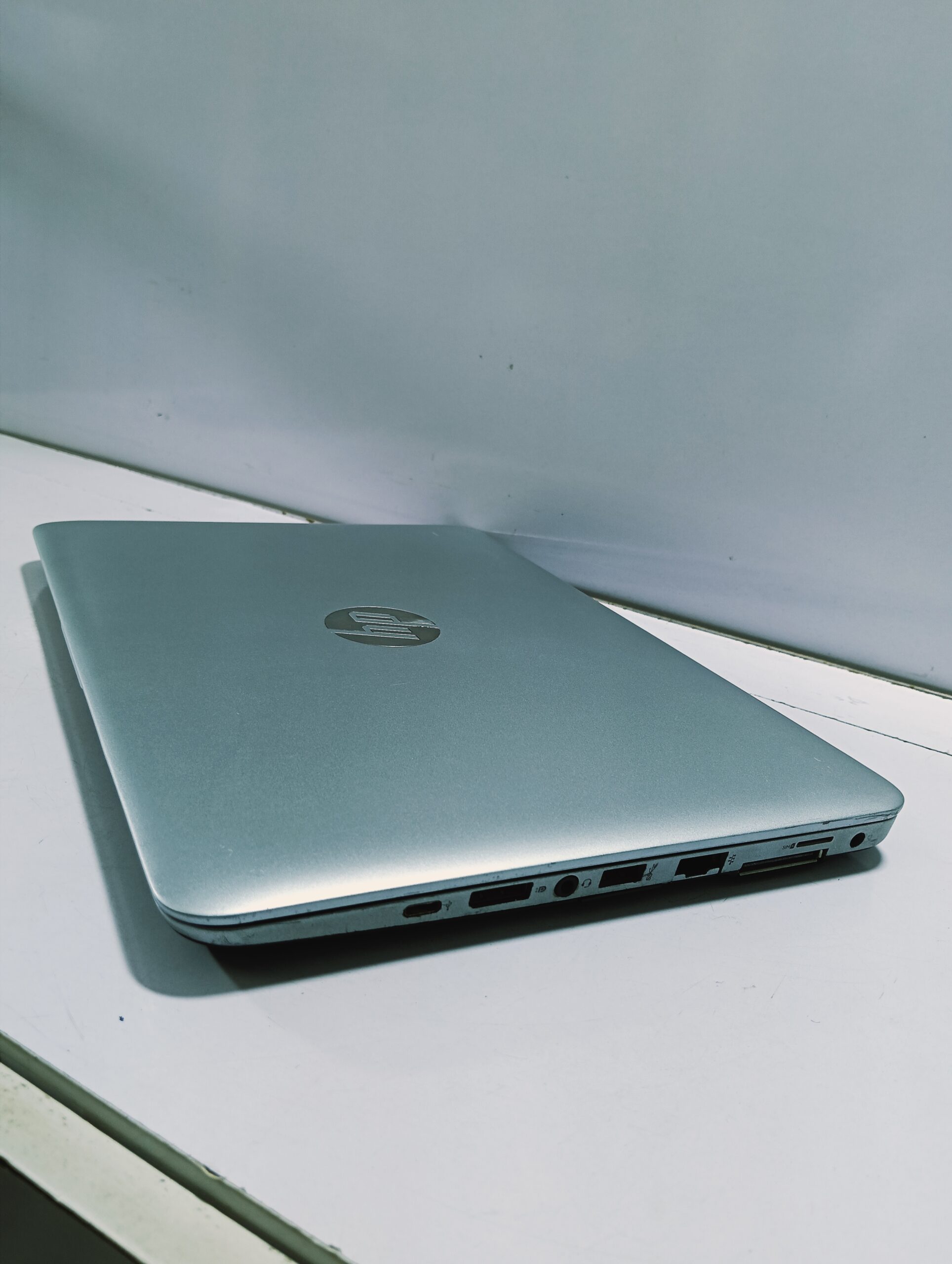 HP EliteBook 820 G3 - Core i5 - 6th Gen - 256GB SSD - 8GB Ram - 2.4GHz - Win 10 Pro - Image 3