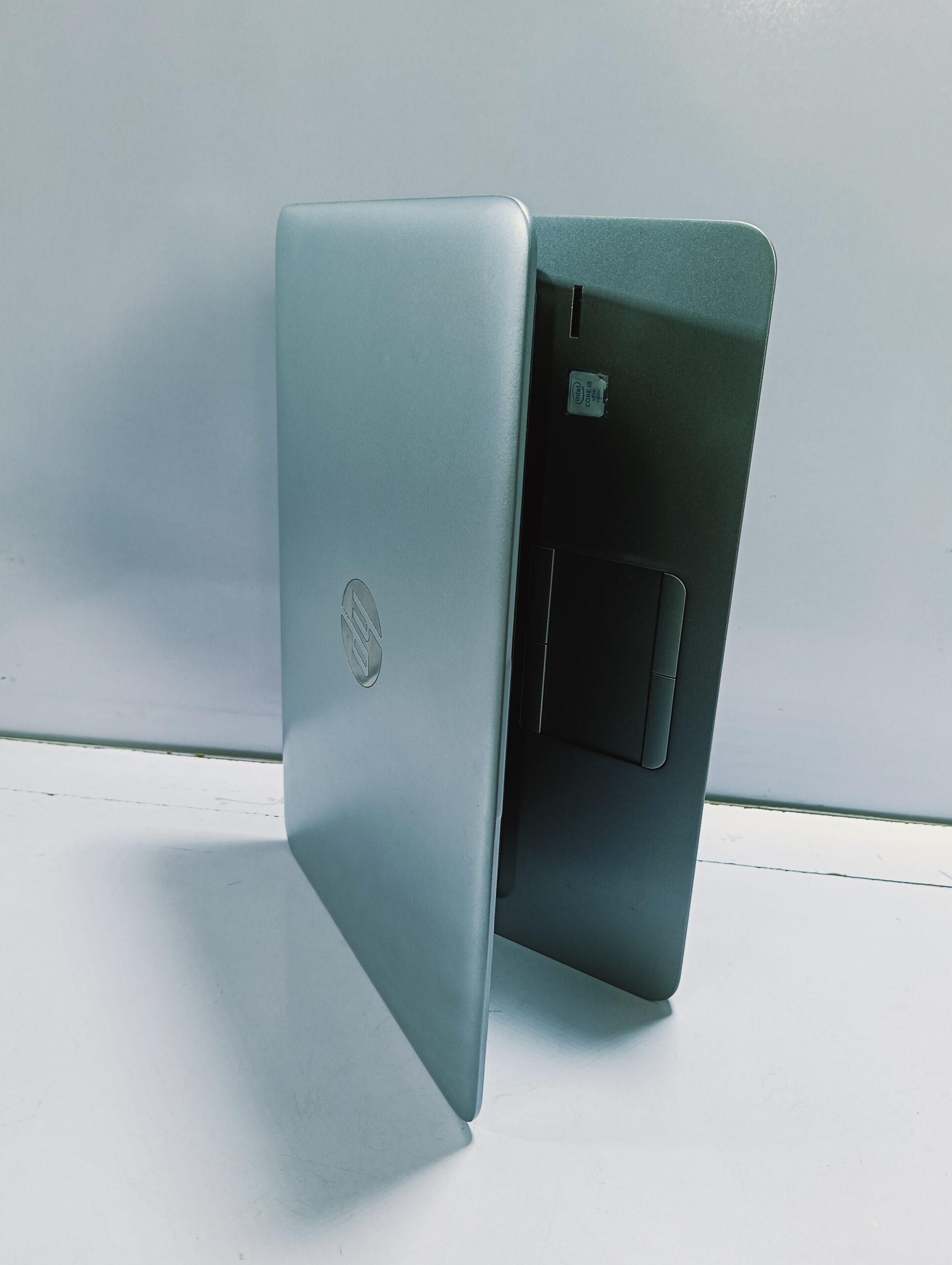 HP EliteBook 820 G3 - Core i5 - 6th Gen - 256GB SSD - 8GB Ram - 2.4GHz - Win 10 Pro - Image 5
