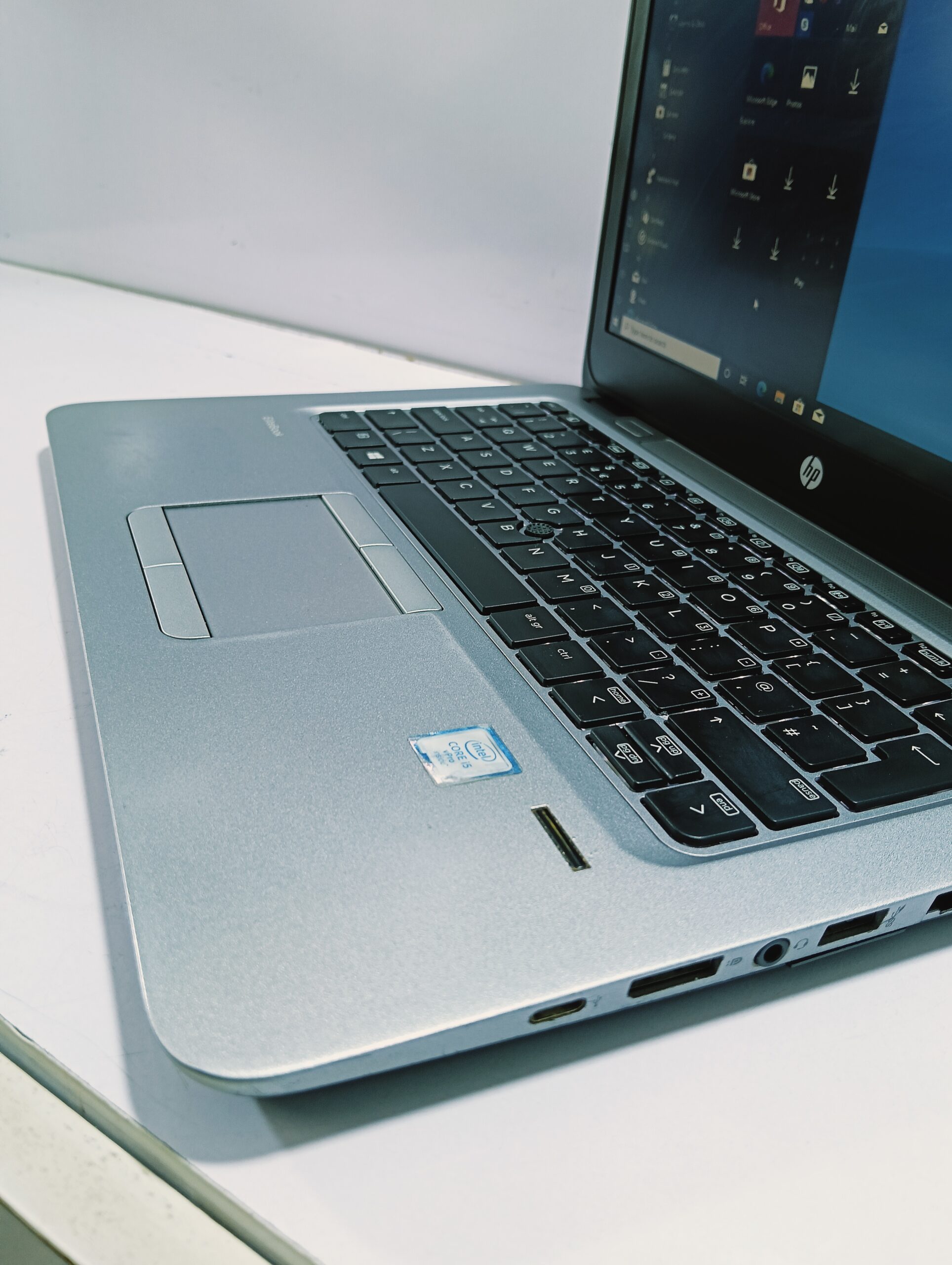 HP EliteBook 820 G3 - Core i5 - 6th Gen - 256GB SSD - 8GB Ram - 2.4GHz - Win 10 Pro - Image 9