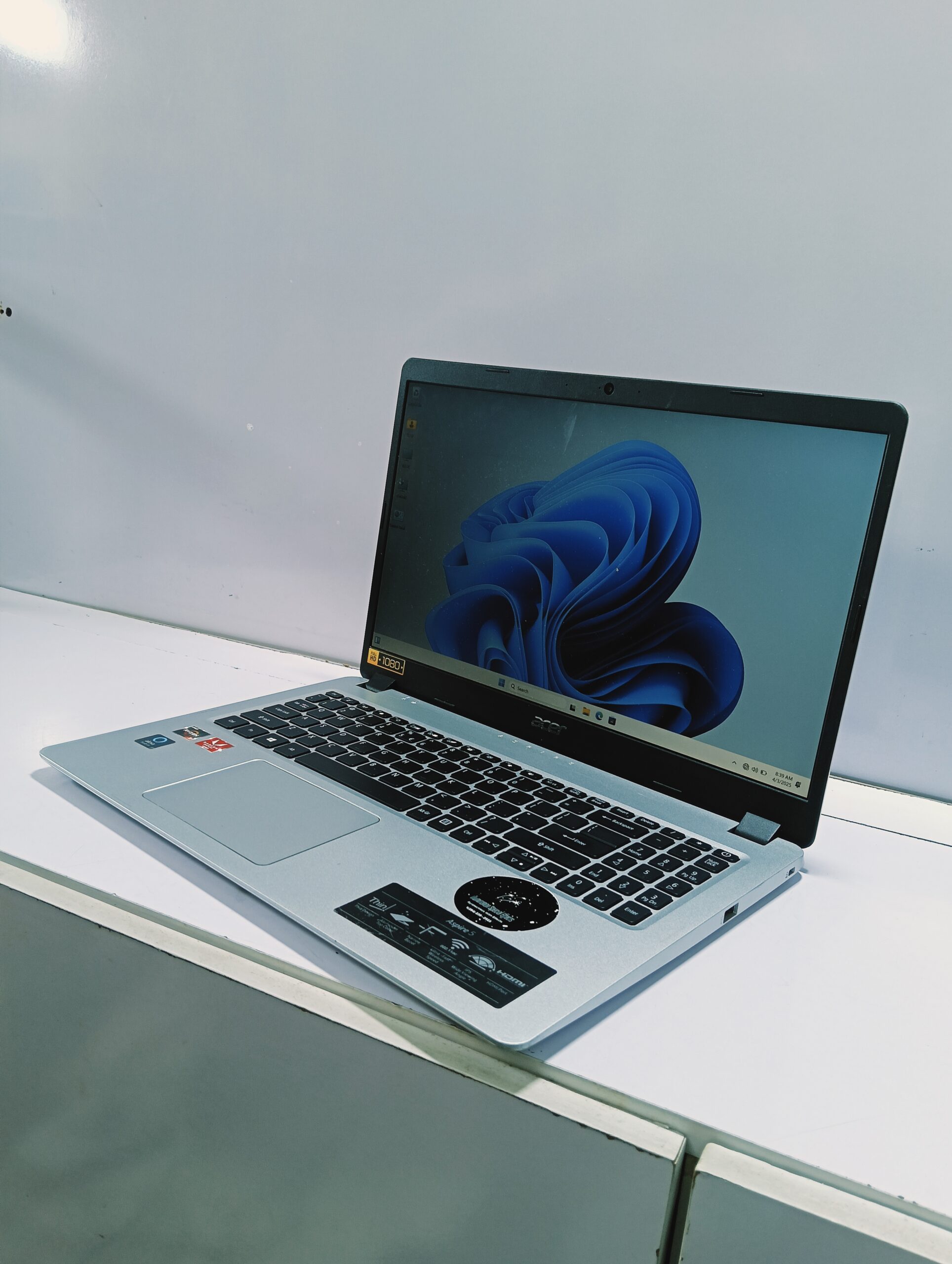 Acer Aspire A515-43 - AMD Ryzen 3 - 3rd Gen - 126GB SSD - 4GB Ram - Windows 11 Pro - Image 2