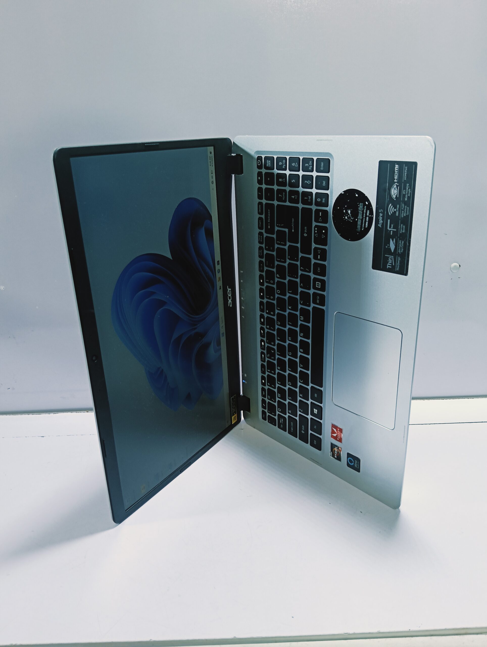 Acer Aspire A515-43 - AMD Ryzen 3 - 3rd Gen - 126GB SSD - 4GB Ram - Windows 11 Pro - Image 3