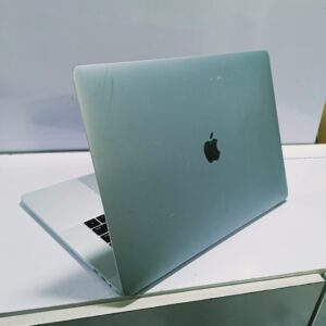 Apple MacBook Pro 2016 - Touch Bar – Core i7 – 512GB SSD – 16GB Ram – 15 Inch – 4GB Dedicated