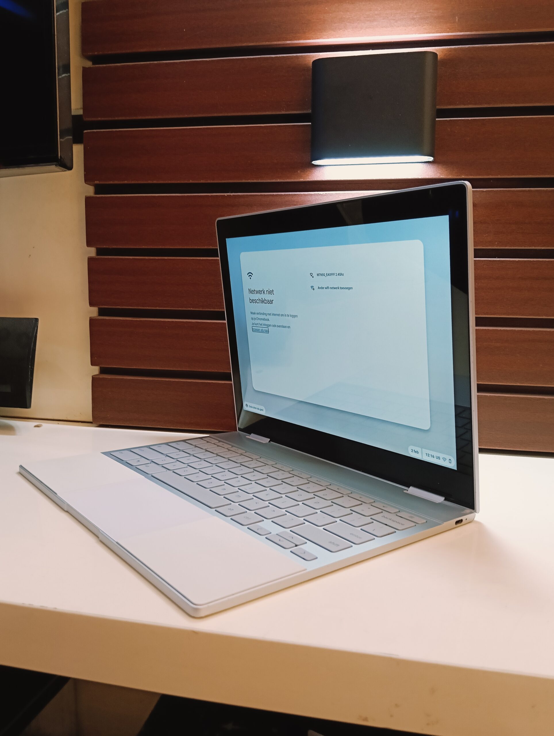 Google Pixel Chromebook - 13 inch - loud Storage – Ultra Slim – Silver Color – Super Fast – Intel - Image 4