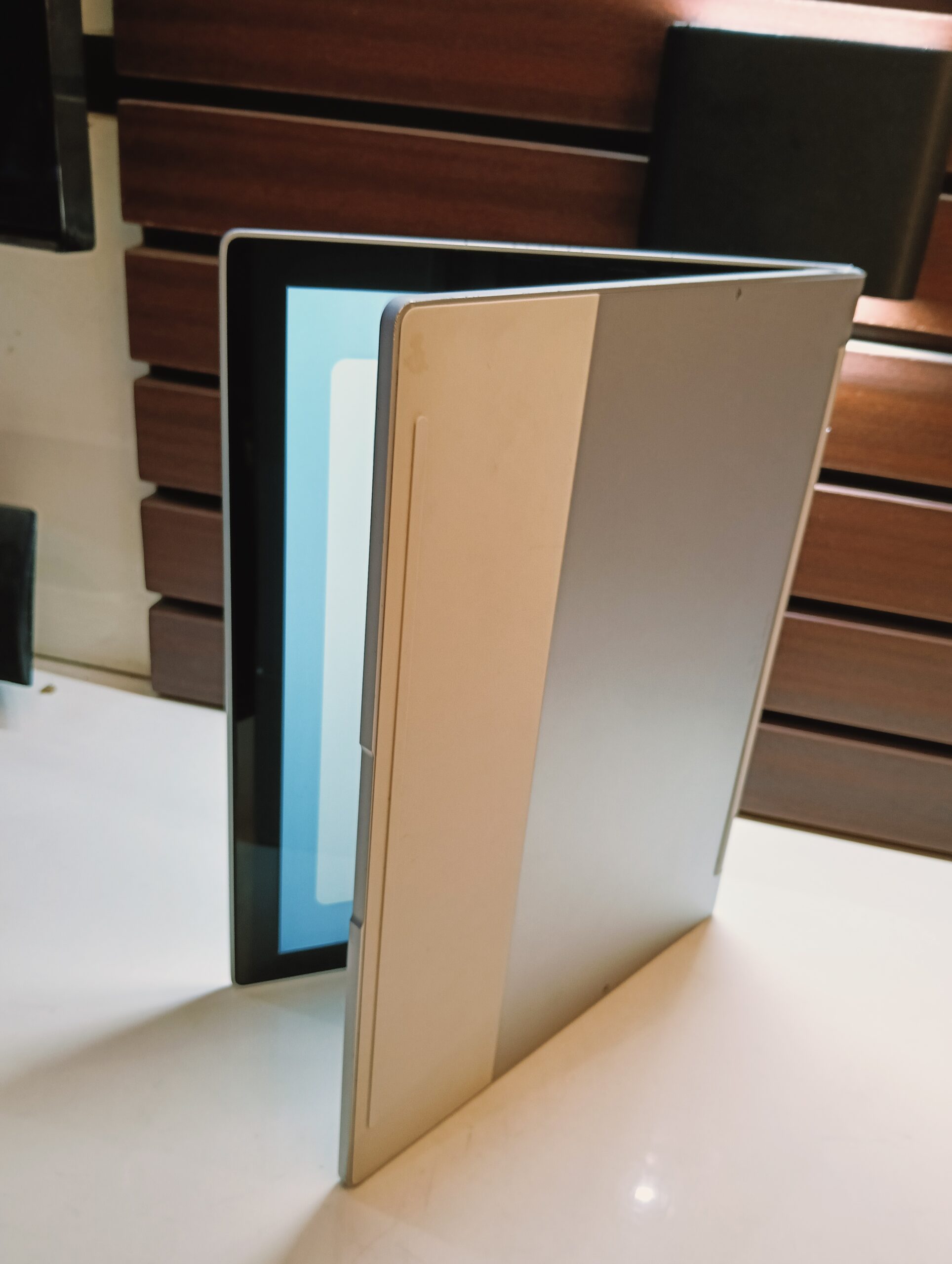 Google Pixel Chromebook - 13 inch - loud Storage – Ultra Slim – Silver Color – Super Fast – Intel - Image 8