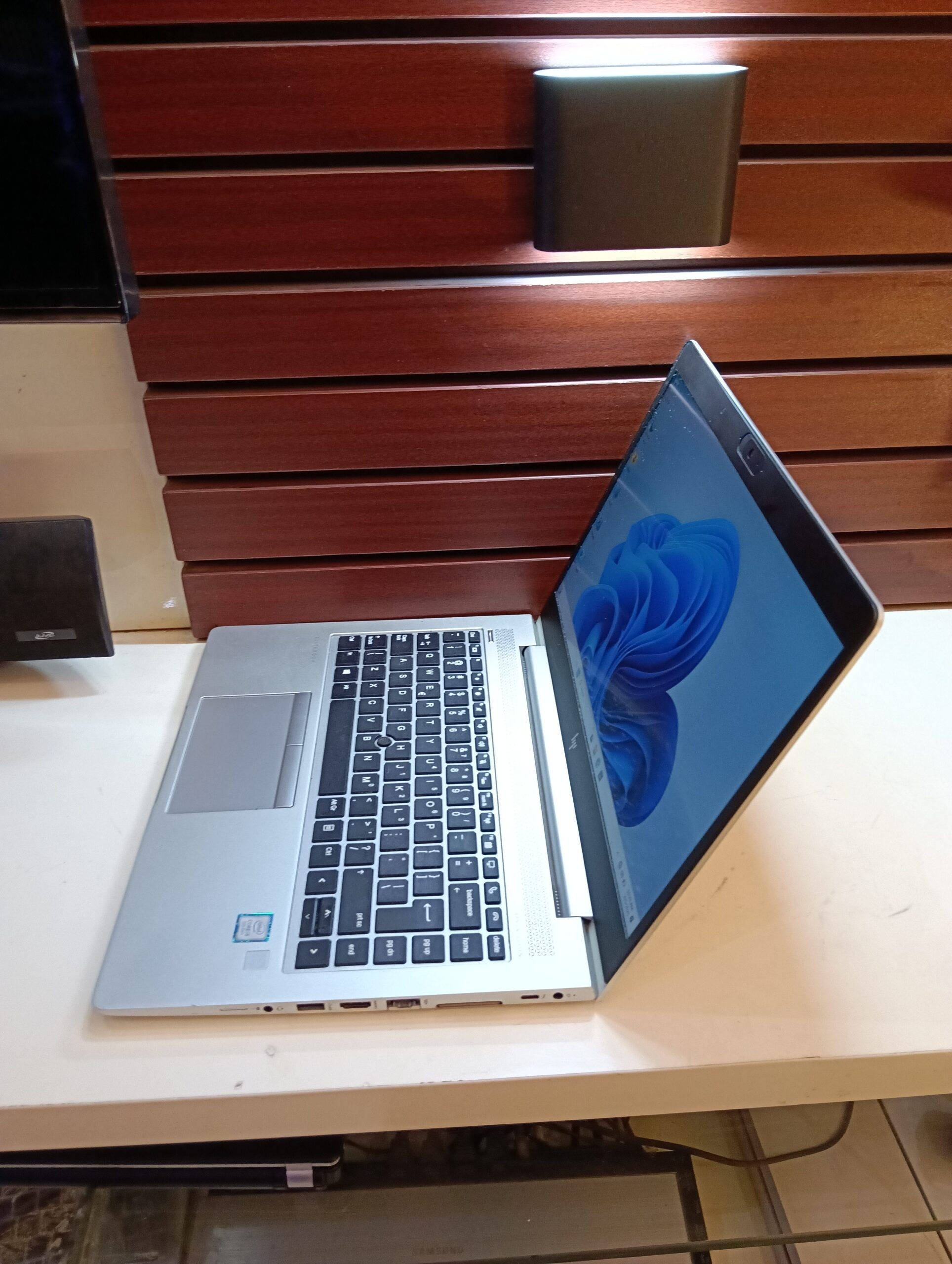 HP EliteBook 840 G5 - Core i5 - 8th Gen - 512GB SSD - 16GB Ram - Windows 11 Pro - Image 9