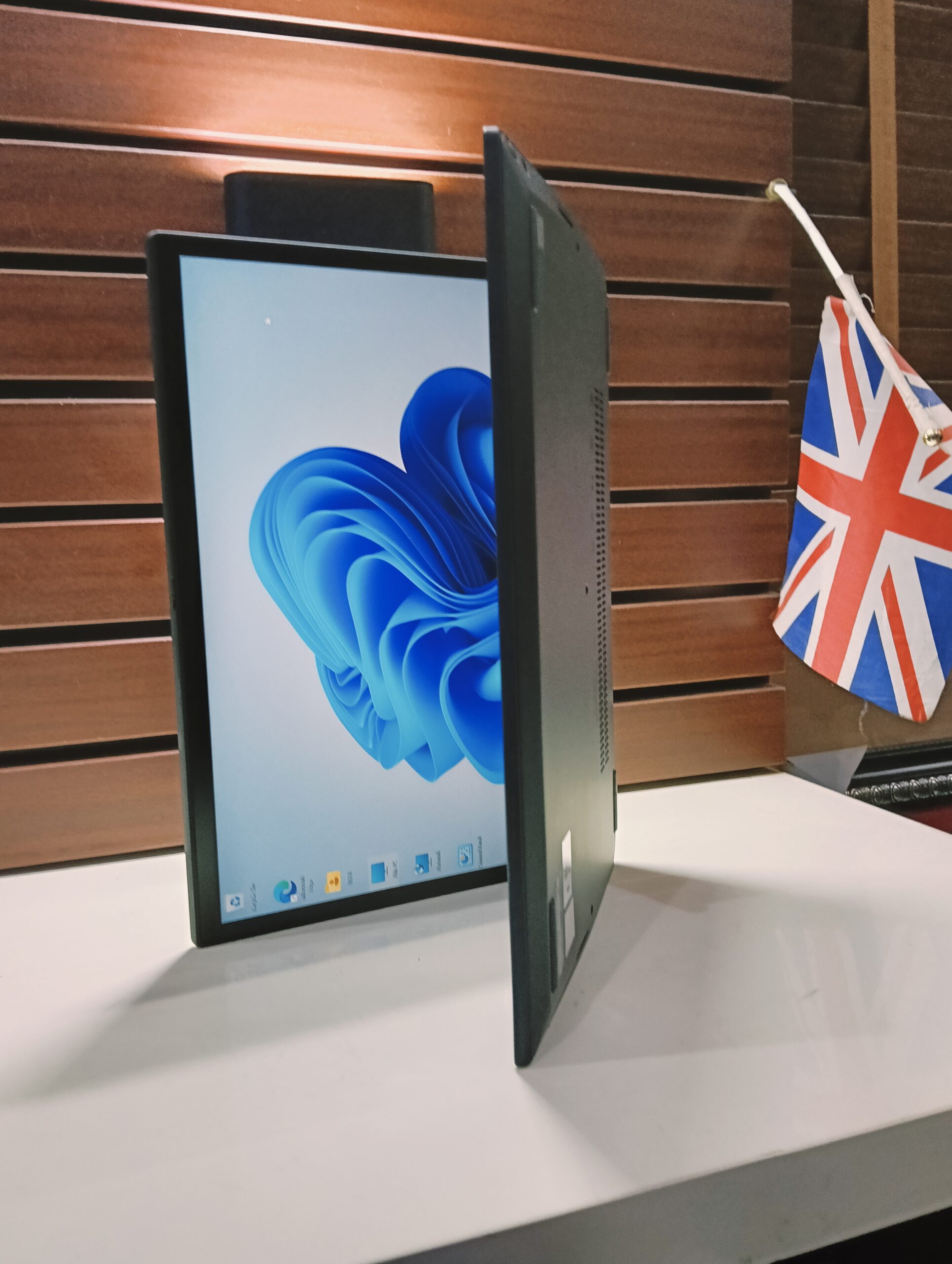 Lenovo 21AW00391X Laptop - Core i7 - 12th Gen - 512GB SSD - 16GB Ram - Windows 11 Pro - Image 7