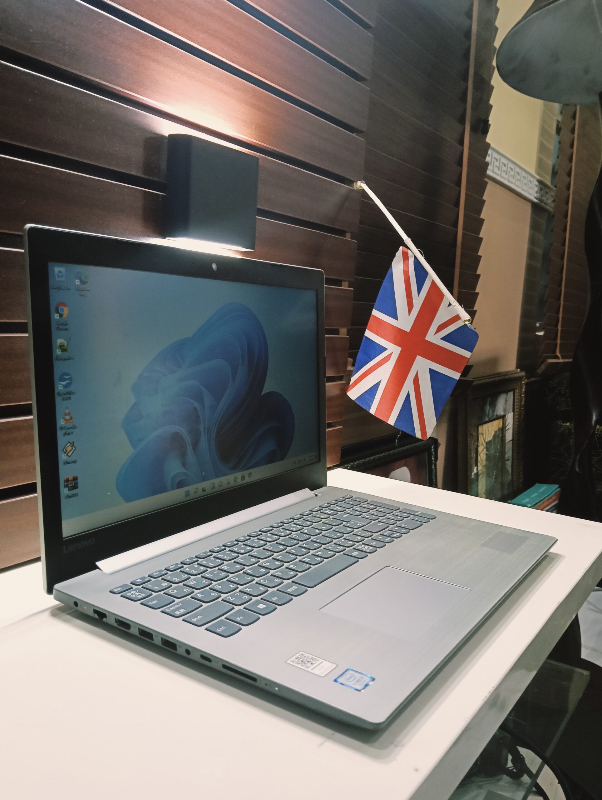 Lenovo IdeaPad 81DC - Core i5 (2.7GHz) - 7th Gen - 256GB SSD - 8GB Ram - Image 3