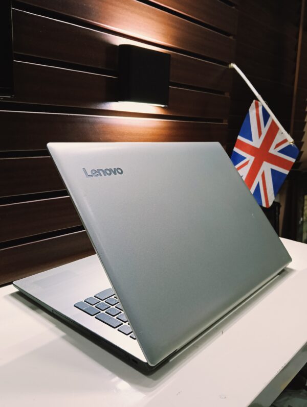 Lenovo IdeaPad 81DC - Core i5 (2.7GHz) - 7th Gen - 256GB SSD - 8GB