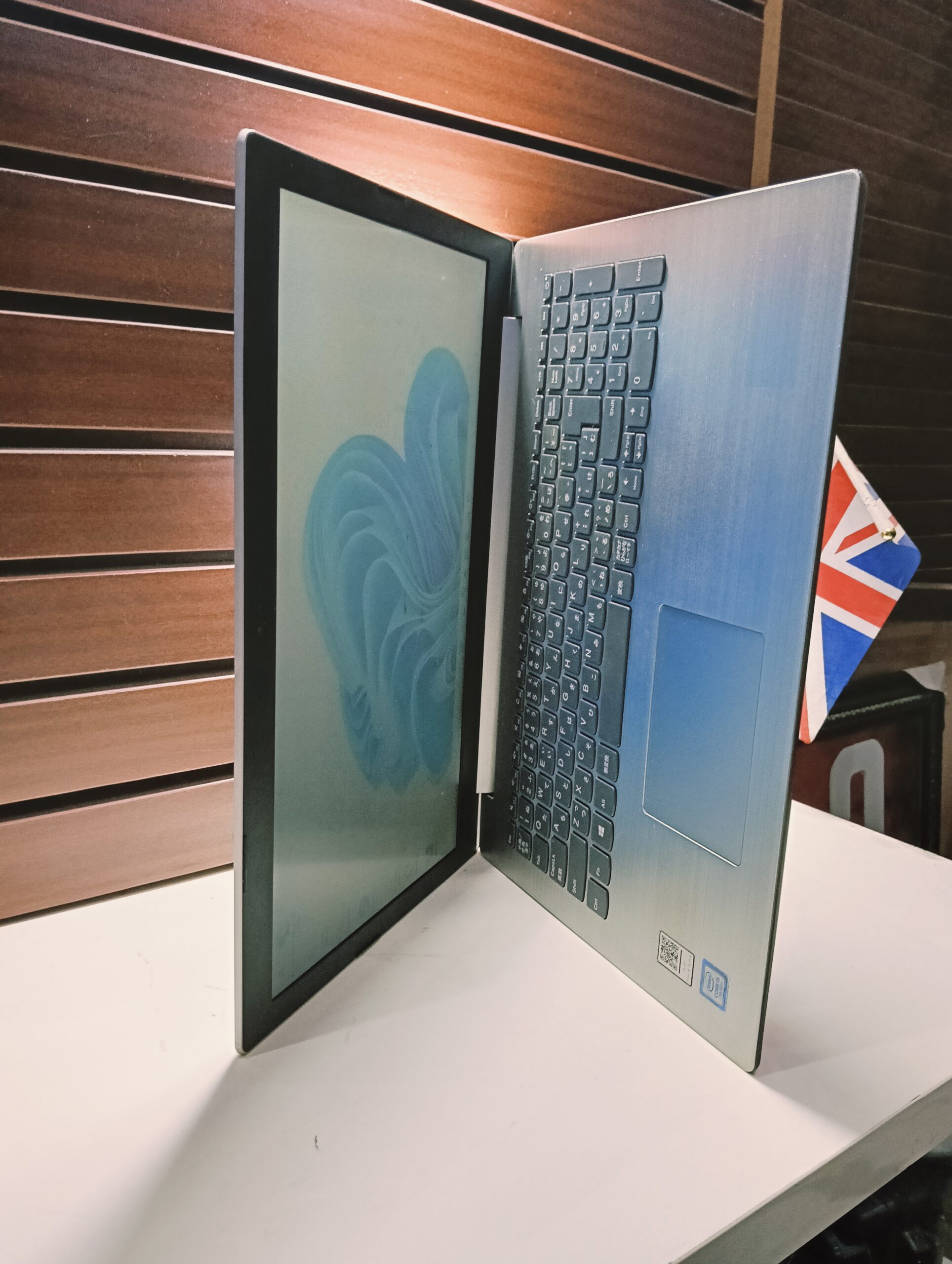 Lenovo IdeaPad 81DC - Core i5 (2.7GHz) - 7th Gen - 256GB SSD - 8GB Ram - Image 6