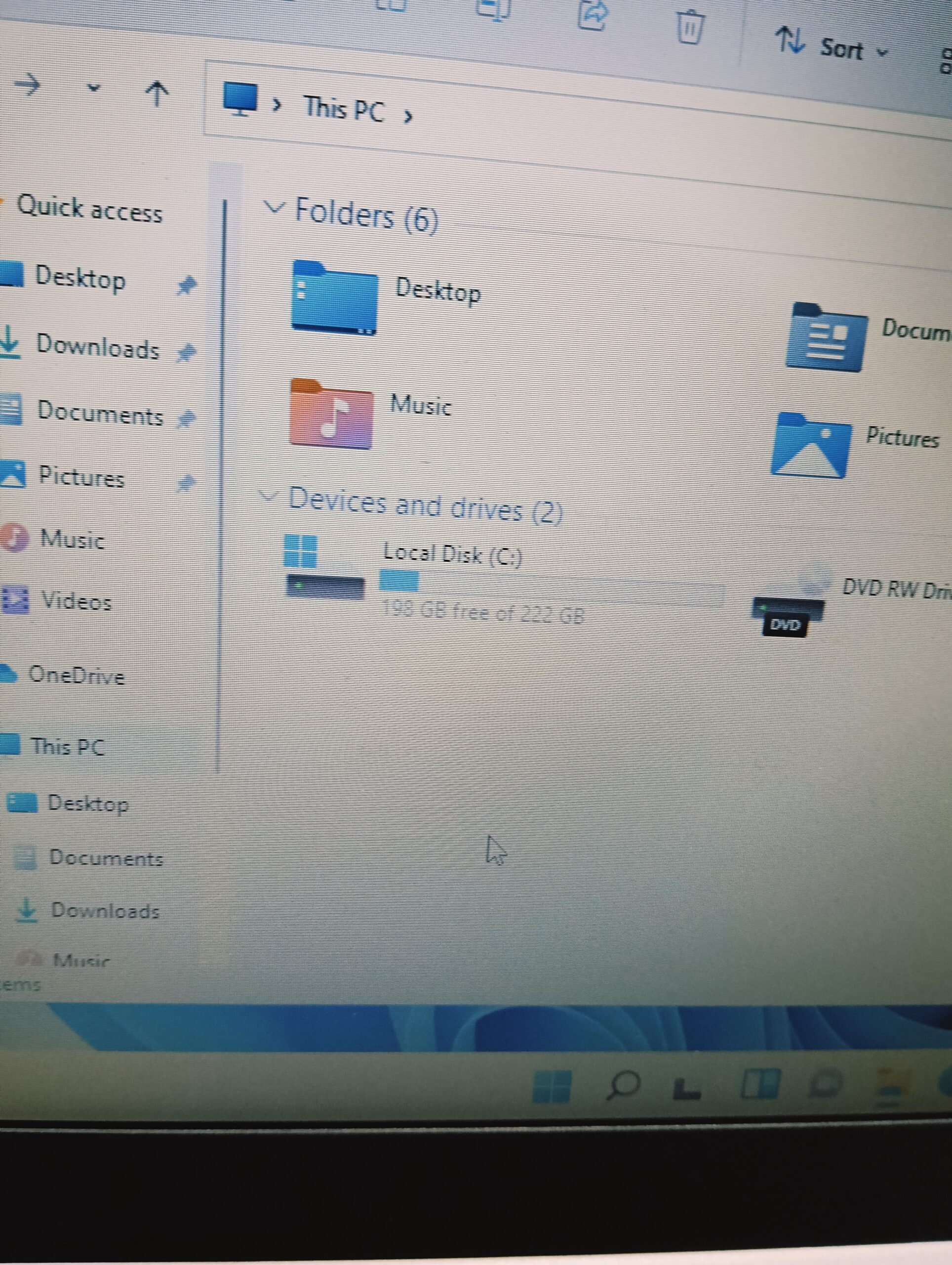 Lenovo IdeaPad 81DC - Core i5 (2.7GHz) - 7th Gen - 256GB SSD - 8GB Ram - Image 8