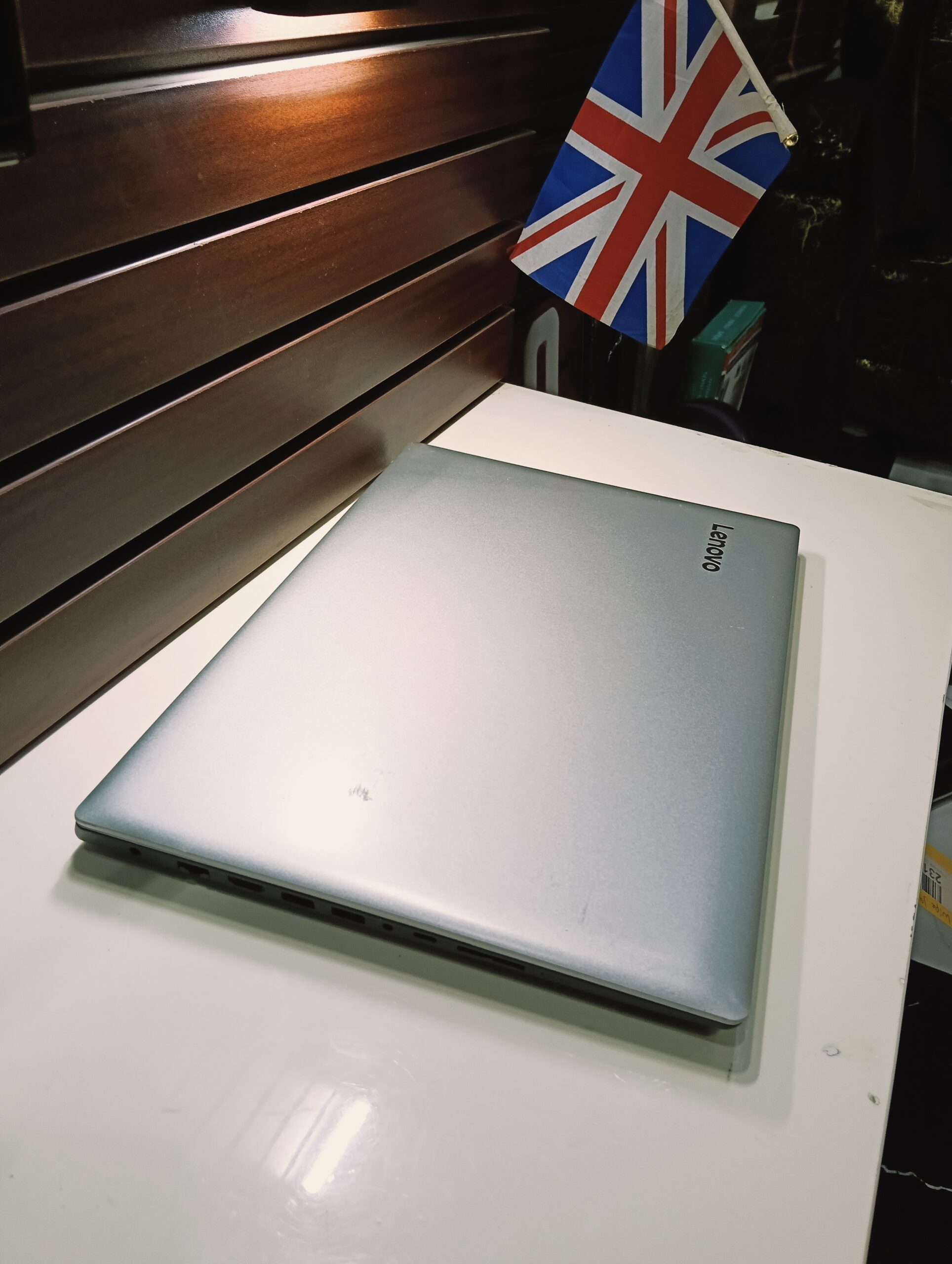 Lenovo IdeaPad 81DC - Core i5 (2.7GHz) - 7th Gen - 256GB SSD - 8GB Ram - Image 12