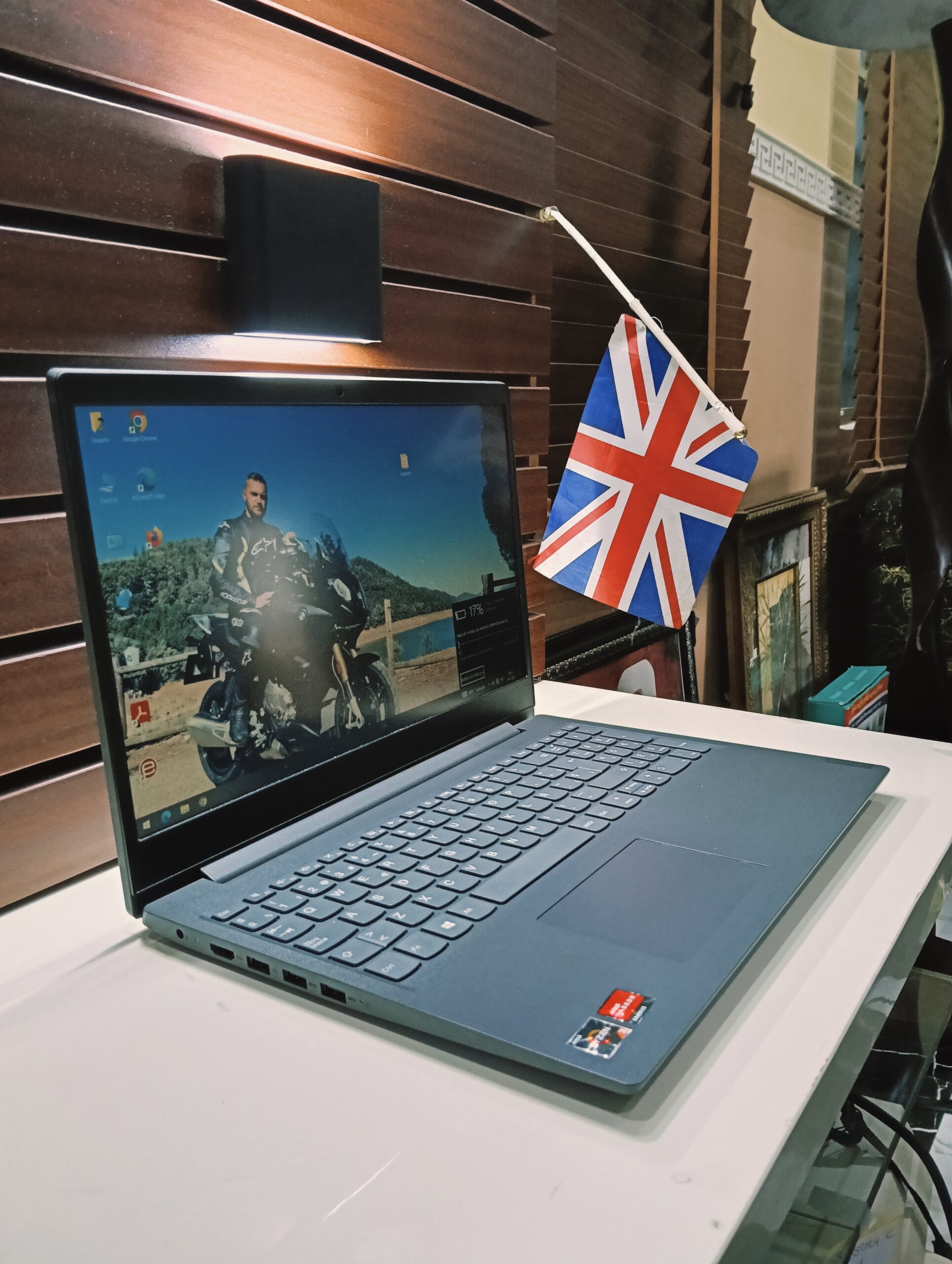 Lenovo IdeaPad 82C-7 - AMD RYZEN 3 (2.6GHz) - 256GB SSD - 8GB Ram - Windows 11 Pro( 64 bit )