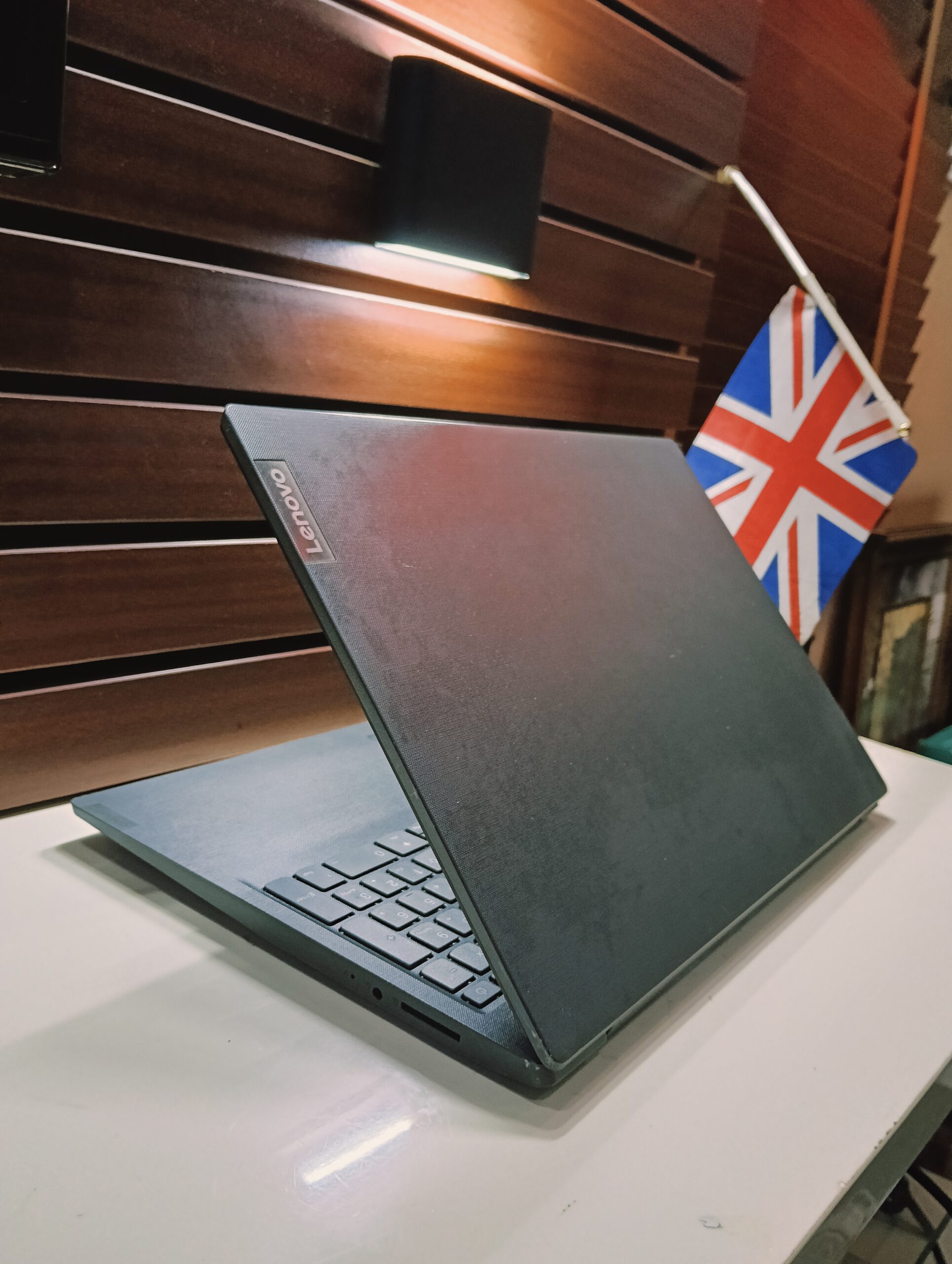 Lenovo IdeaPad 82C-7 - AMD RYZEN 3 (2.6GHz) - 256GB SSD - 8GB Ram - Windows 11 Pro( 64 bit ) - Image 2