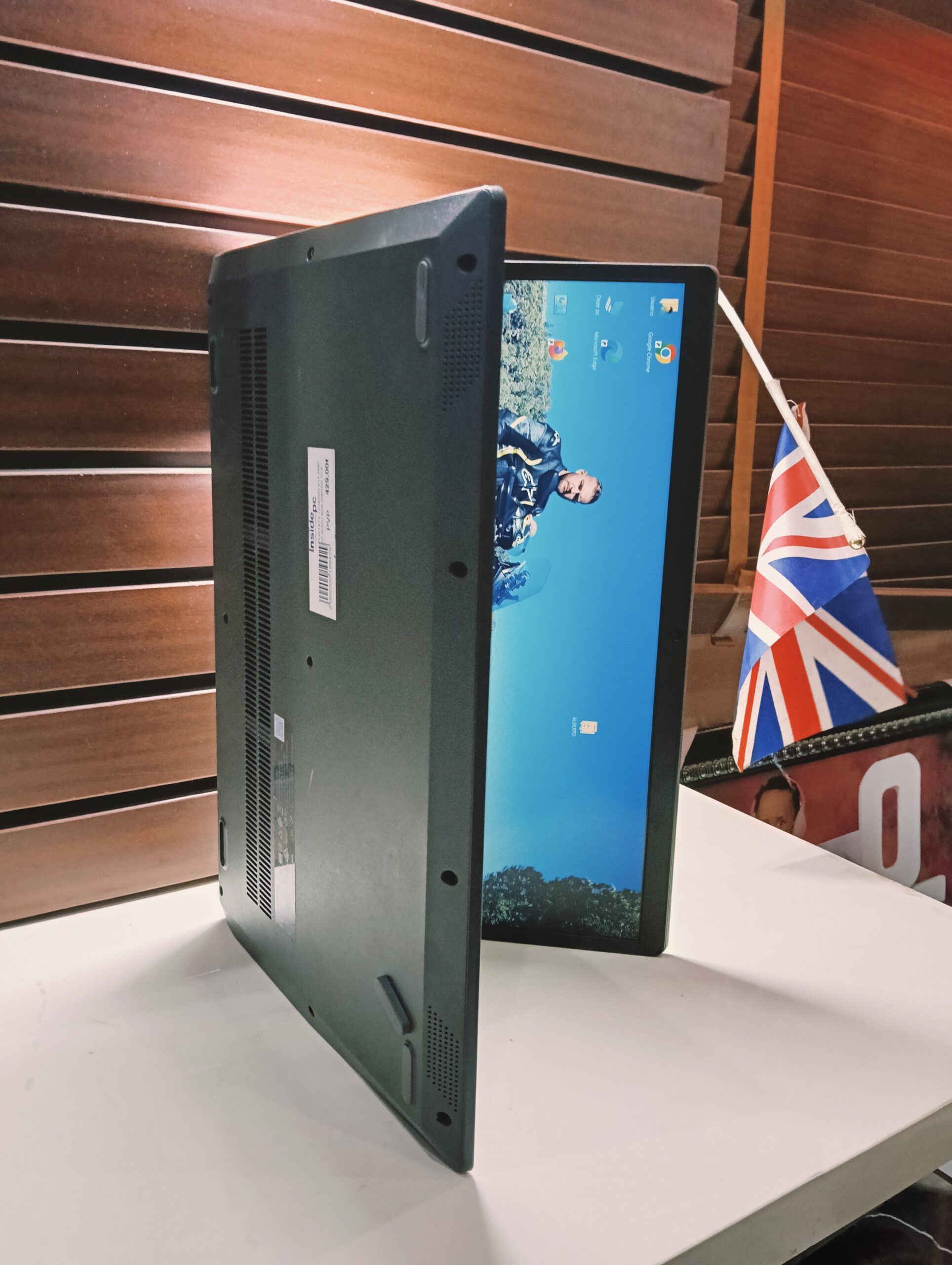 Lenovo IdeaPad 82C-7 - AMD RYZEN 3 (2.6GHz) - 256GB SSD - 8GB Ram - Windows 11 Pro( 64 bit ) - Image 4