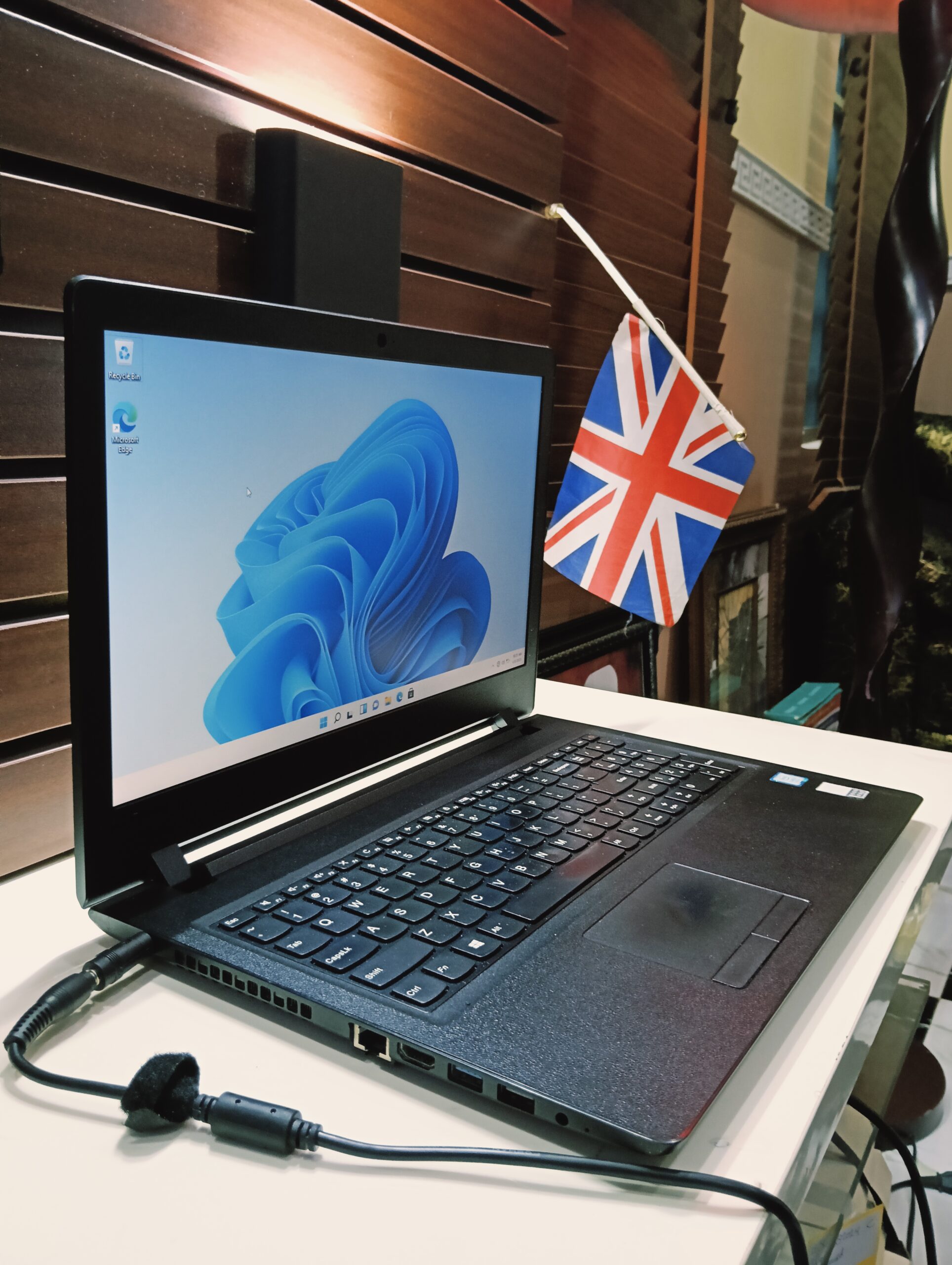 Lenovo IdeaPad 81AQ - Intel Core i5 (2.7GHz) - 128GB SSD - 4GB Ram - Windows 11 Pro - Image 4