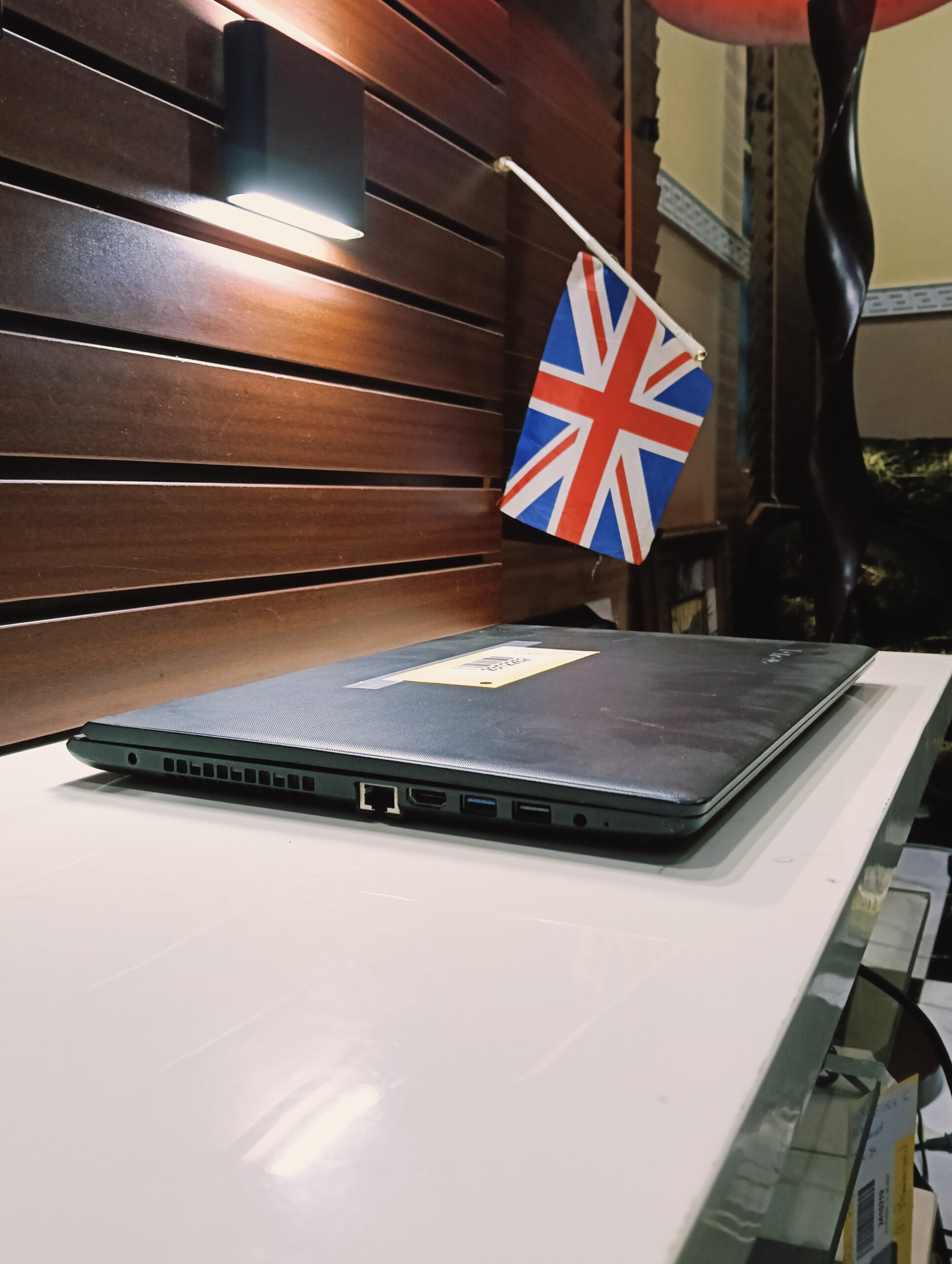 Lenovo IdeaPad 81AQ - Intel Core i5 (2.7GHz) - 128GB SSD - 4GB Ram - Windows 11 Pro - Image 3