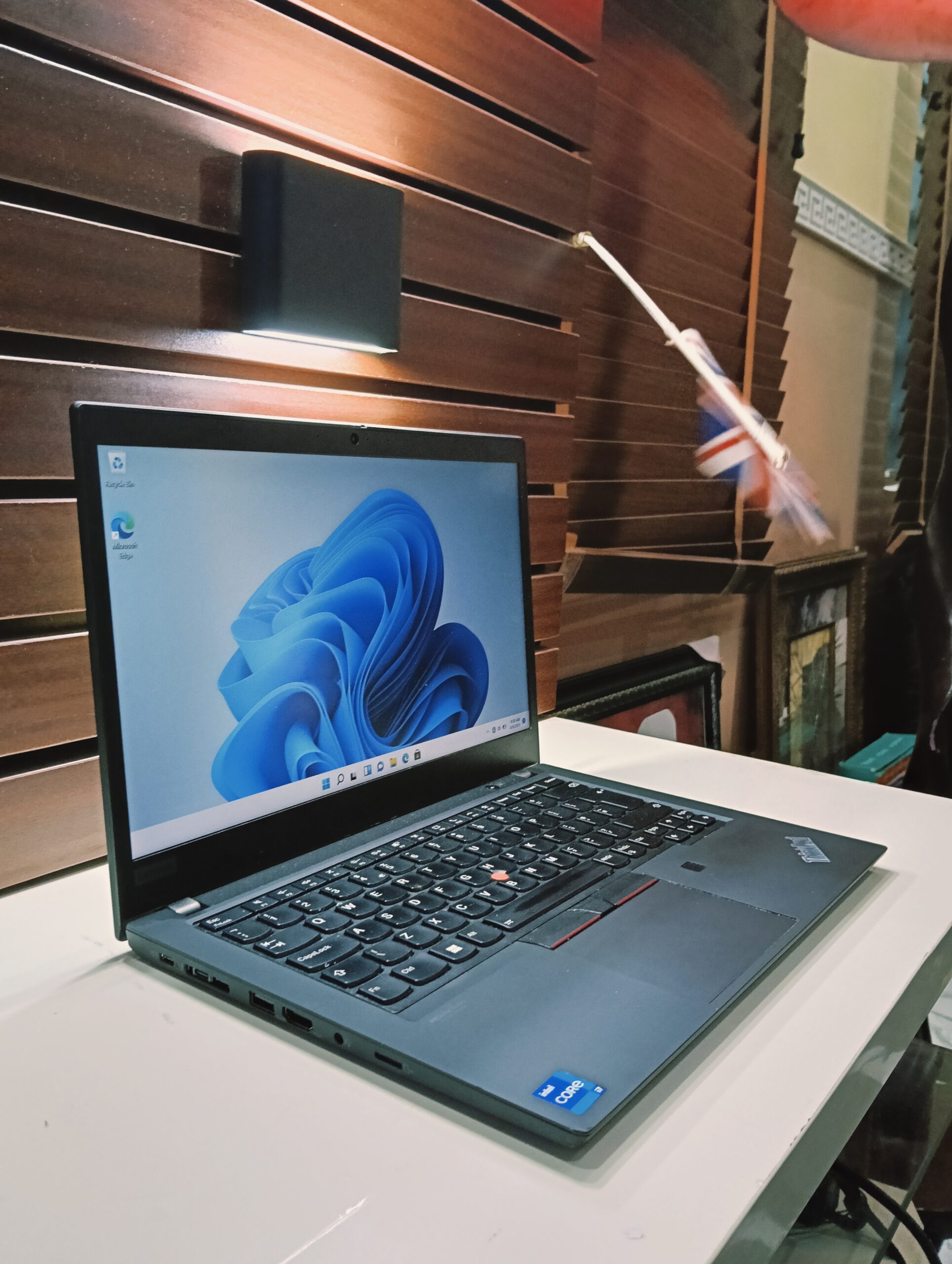 Lenovo IdeaPad P14S - Intel Core i7 (2.8GHz) - 11th Gen - 512GB SSD - 32GB Ram - Windows 11 Pro - Image 3