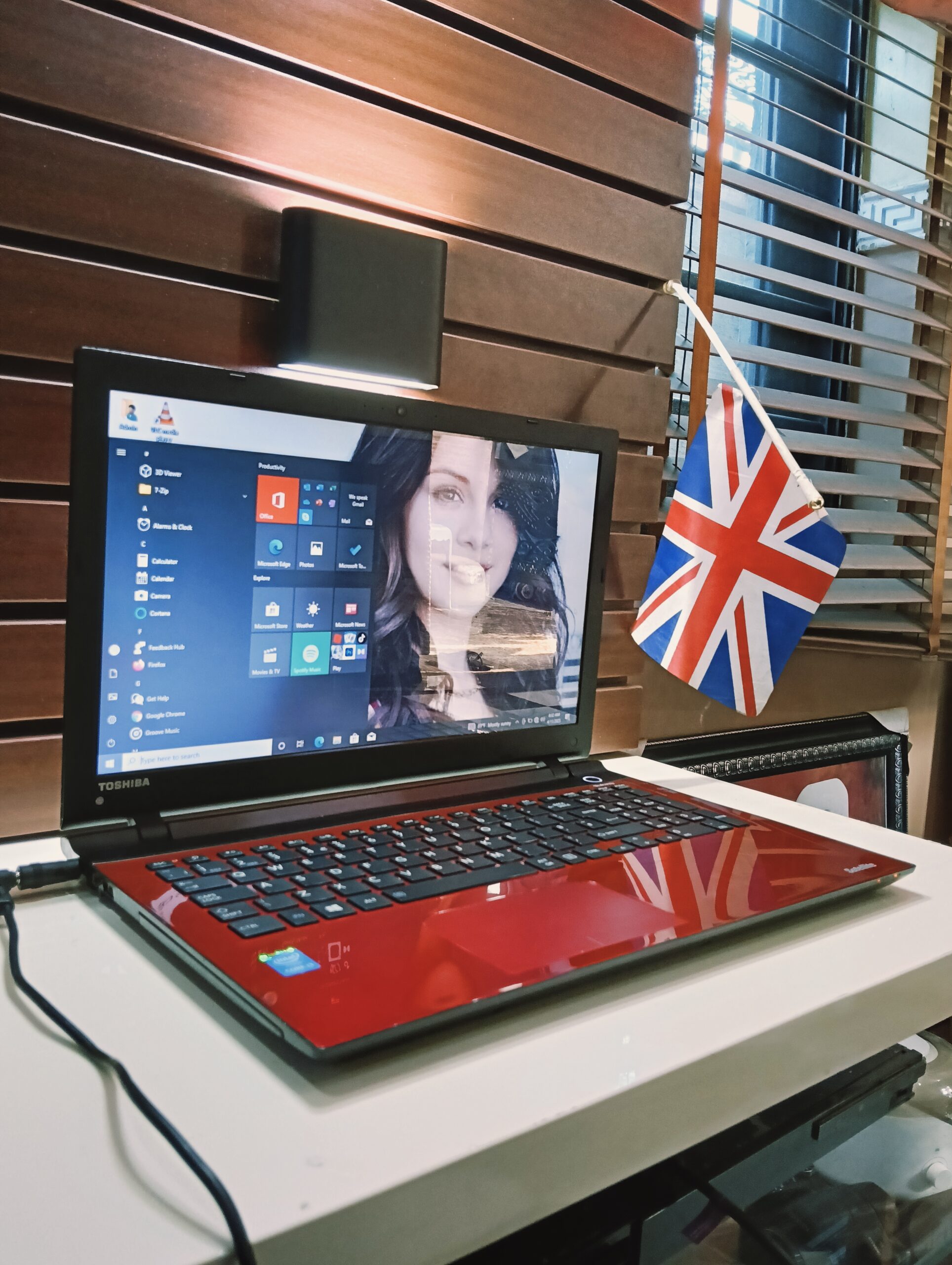 Toshiba Satelite L50 C - Intel Core i3Β  ( 2.0GHz)Β  - 320GB HDD - 8GB Ram - Windows 10 Pro - Image 8