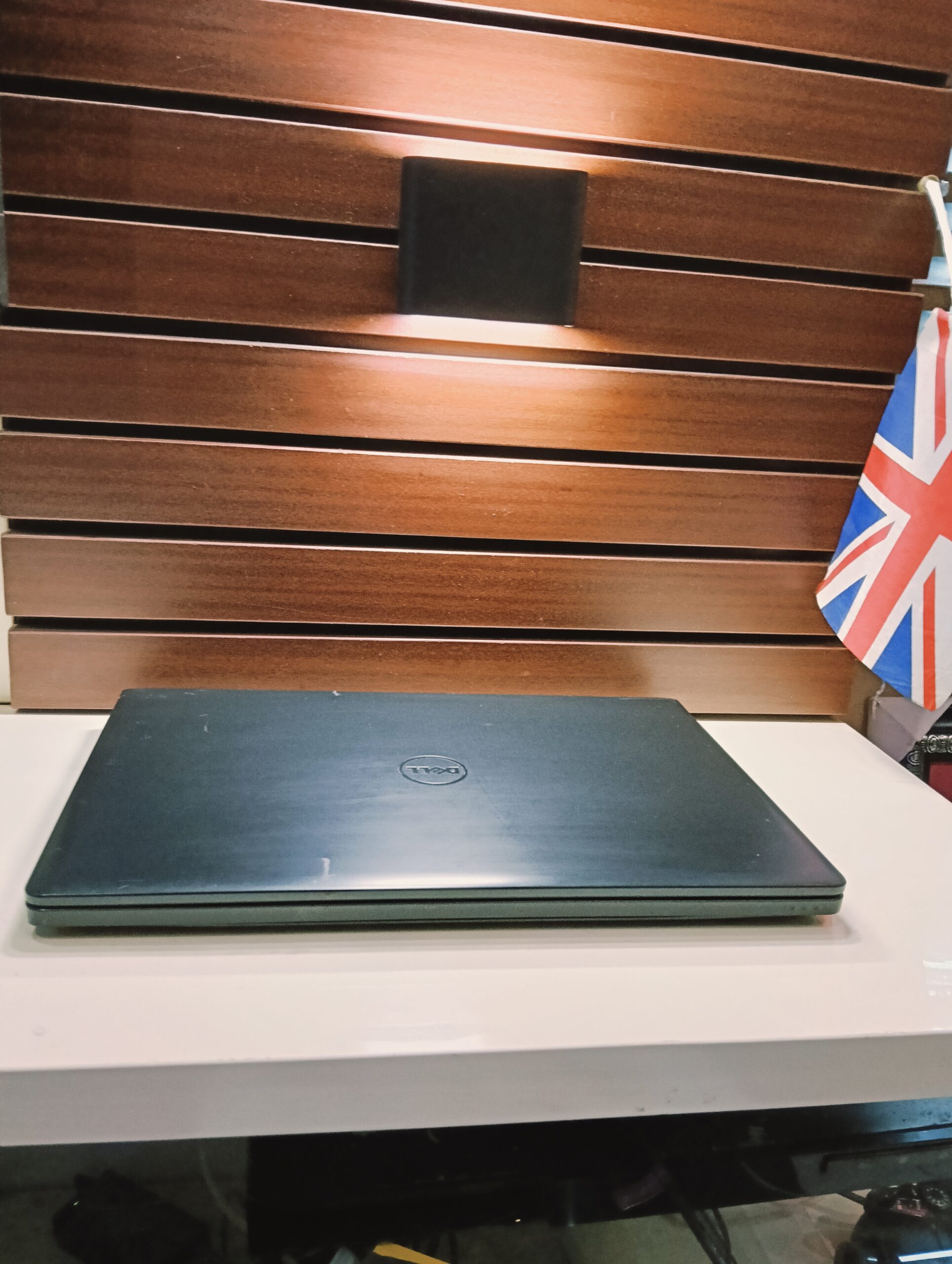 Dell Latitude - Intel Core i5 (2.0GHz) - 8th Gen - 256GB SSD - 8GB Ram - Windows 11 Pro - Image 2