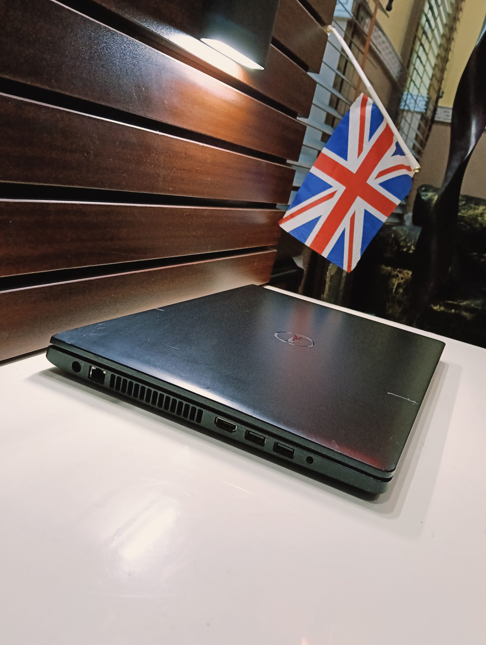 Dell Latitude - Intel Core i5 (2.0GHz) - 8th Gen - 256GB SSD - 8GB Ram - Windows 11 Pro - Image 3