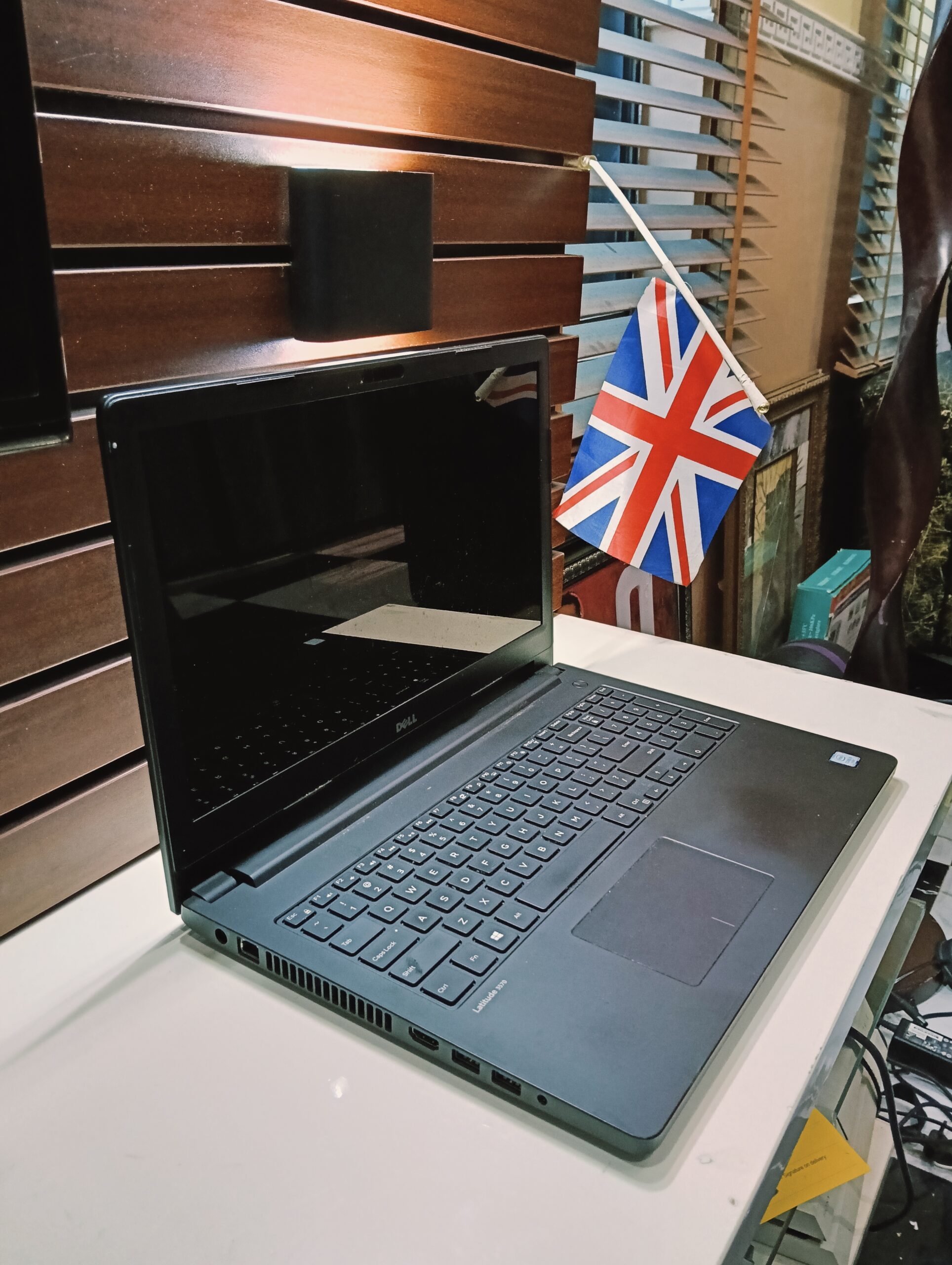 Dell Latitude - Intel Core i5 (2.0GHz) - 8th Gen - 256GB SSD - 8GB Ram - Windows 11 Pro