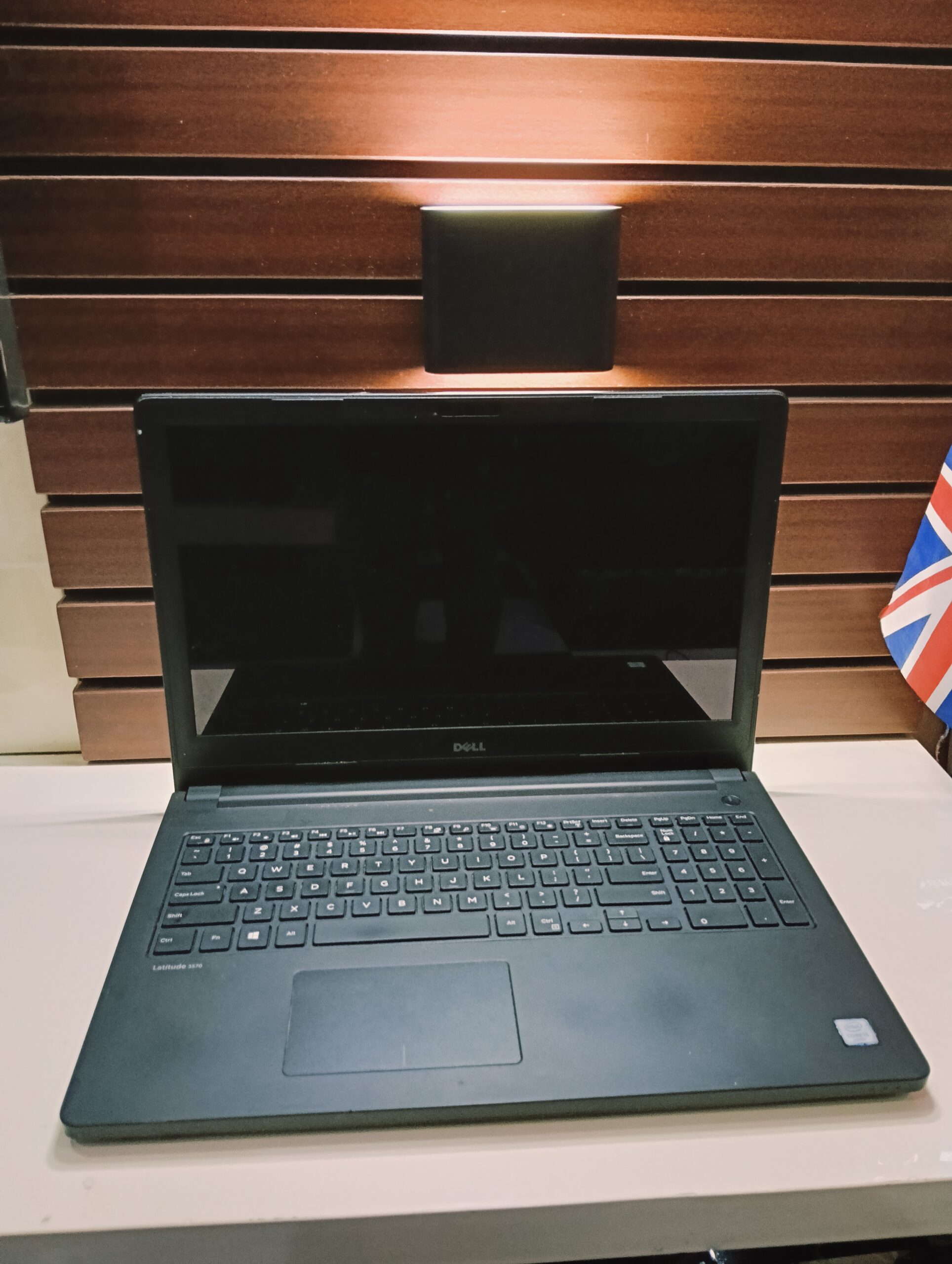 Dell Latitude - Intel Core i5 (2.0GHz) - 8th Gen - 256GB SSD - 8GB Ram - Windows 11 Pro - Image 5