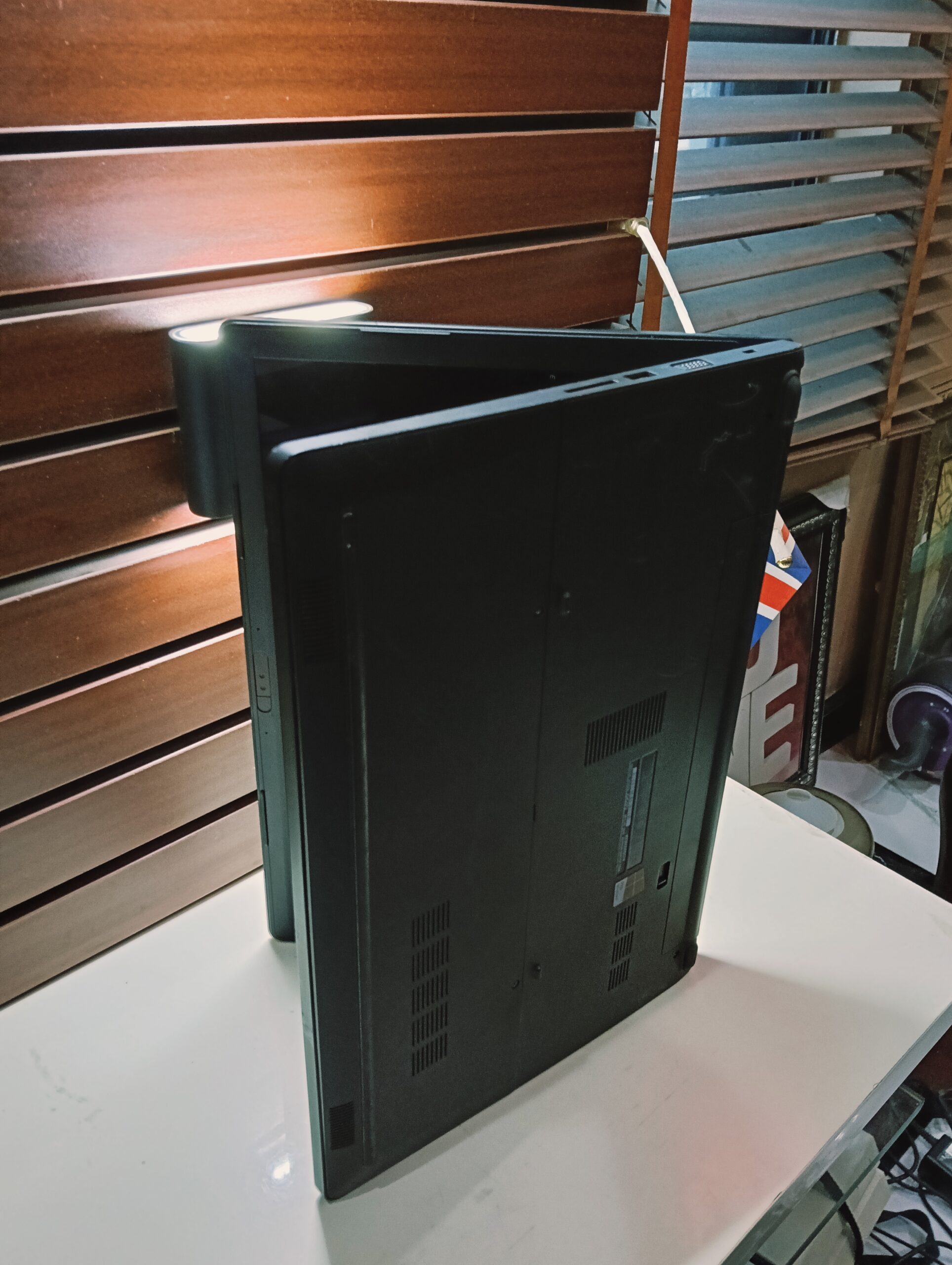 Dell Latitude - Intel Core i5 (2.0GHz) - 8th Gen - 256GB SSD - 8GB Ram - Windows 11 Pro - Image 8