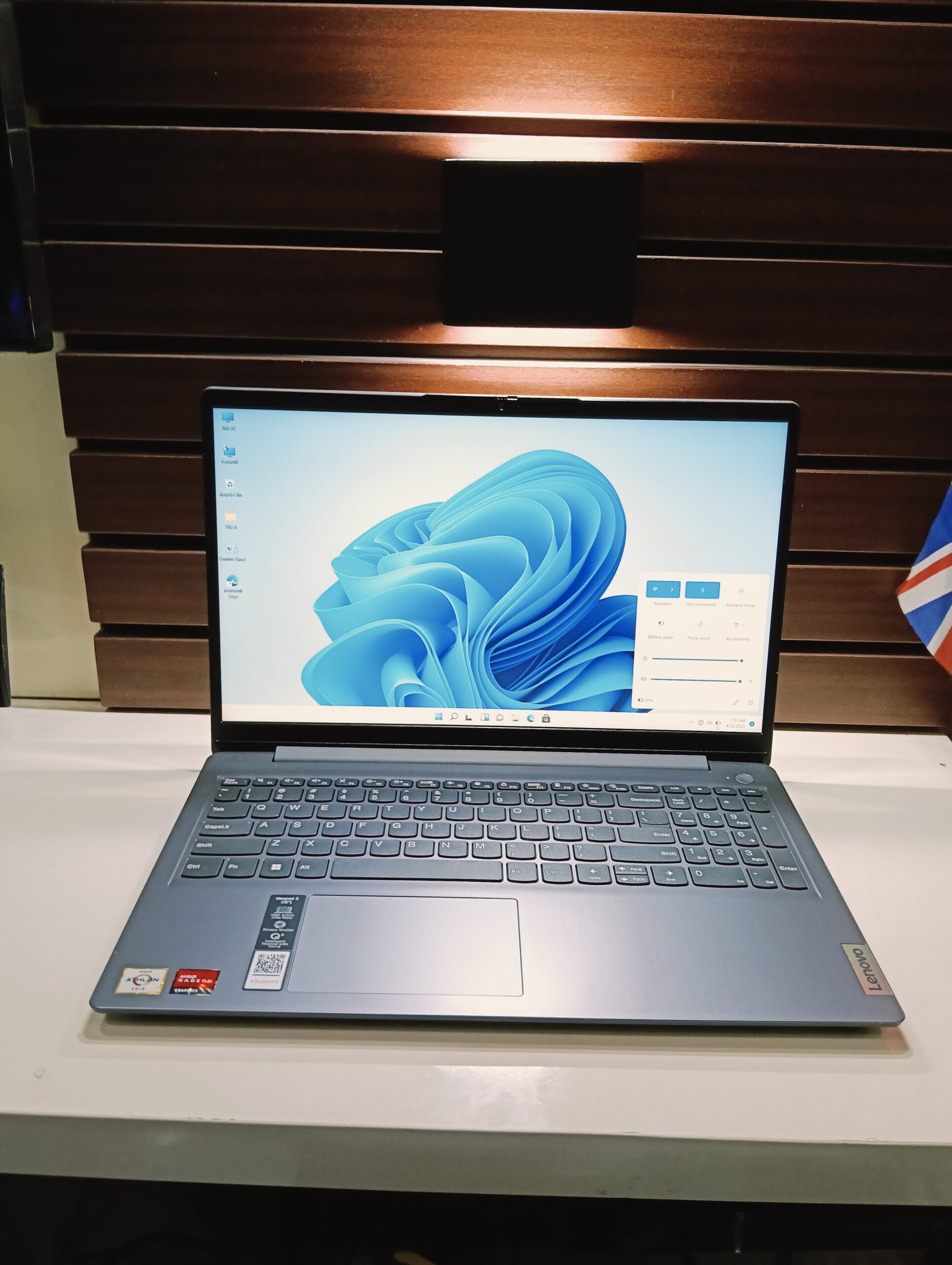 Lenovo IdeaPad 82KR - AMD Athlon Gold 3150U - 256GB SSD - 8GB Ram - Windows 11 Pro