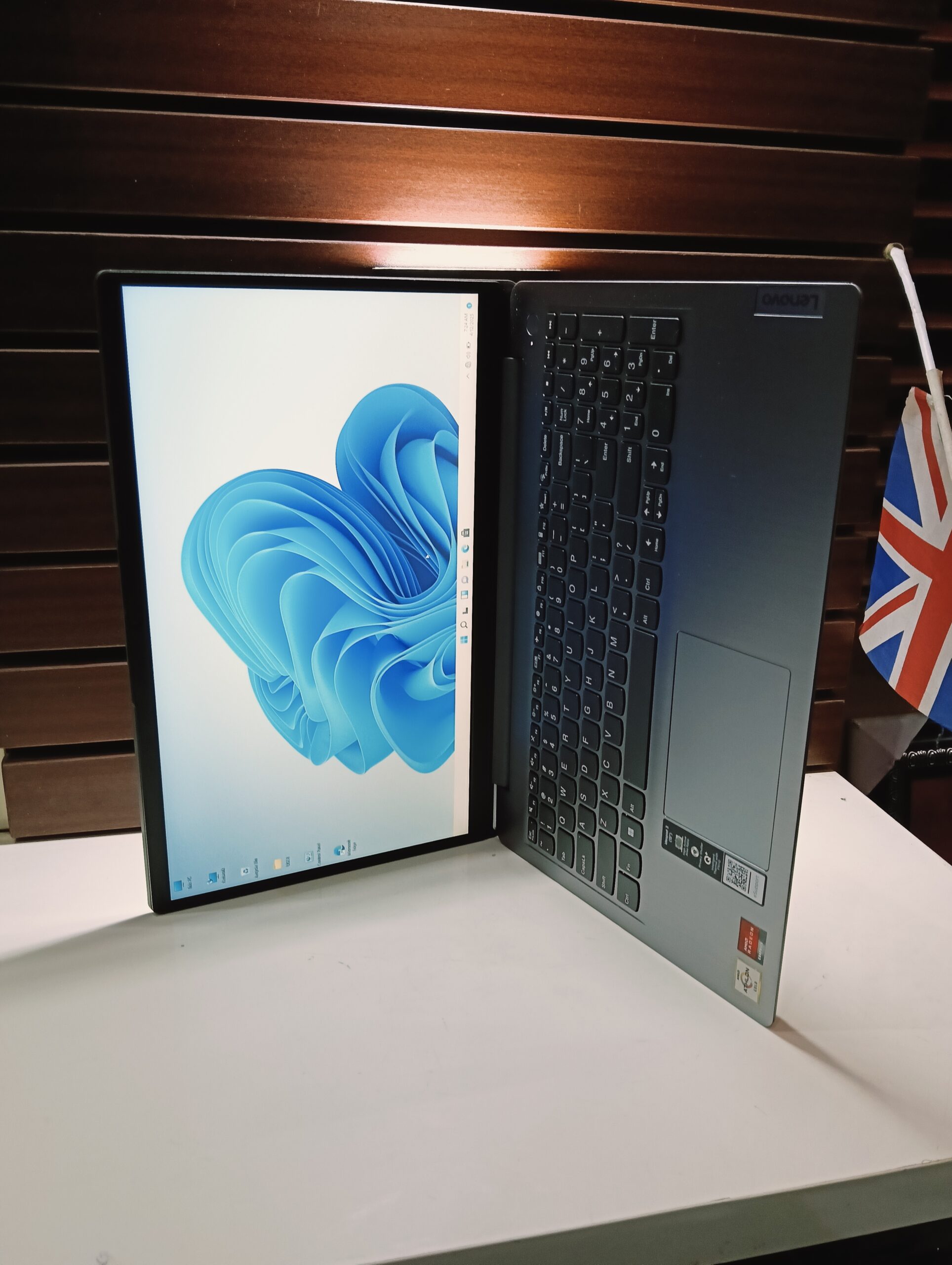 Lenovo IdeaPad 82KR - AMD Athlon Gold 3150U - 256GB SSD - 8GB Ram - Windows 11 Pro - Image 5