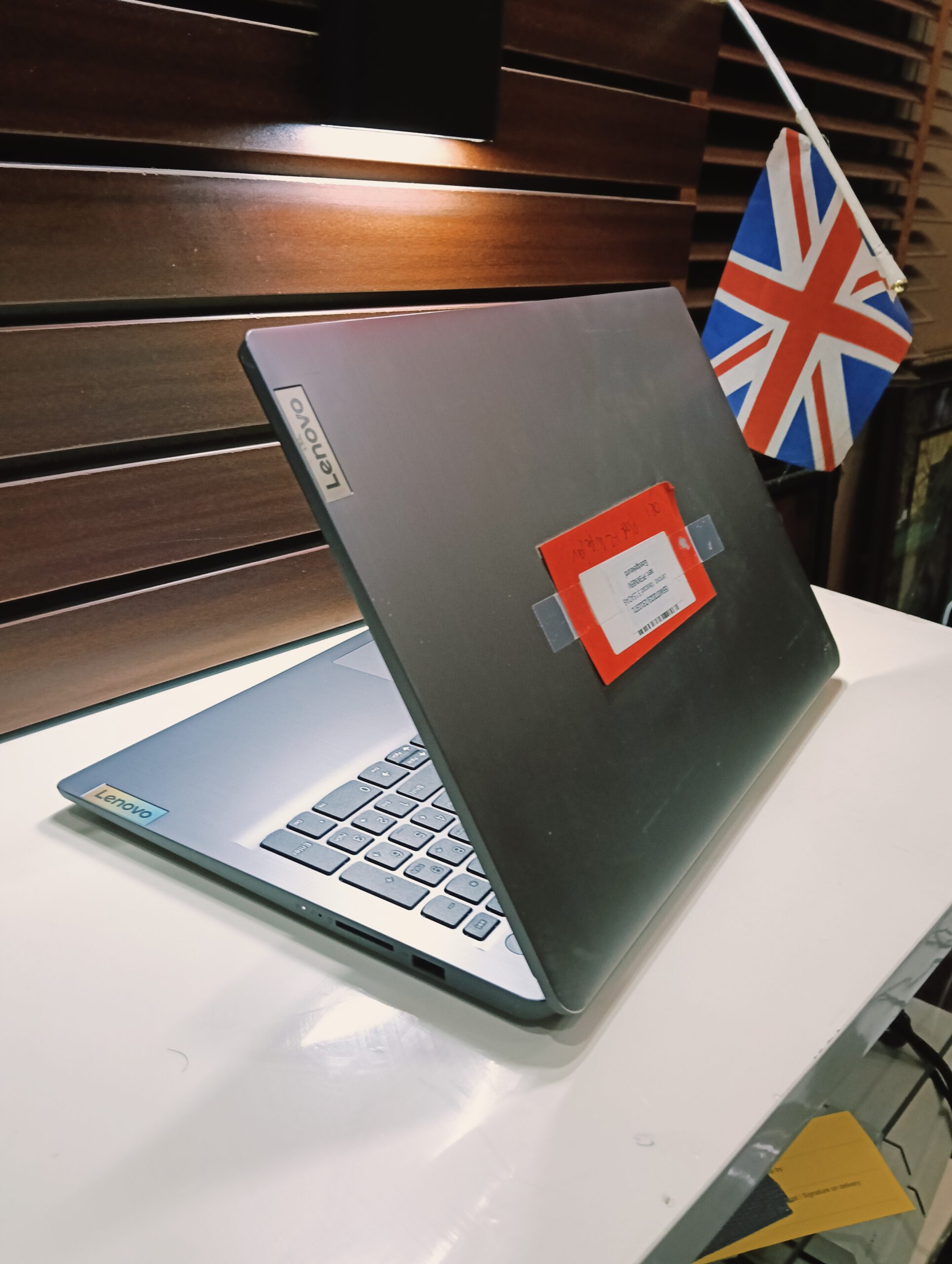 Lenovo IdeaPad 82KR - AMD Athlon Gold 3150U - 256GB SSD - 8GB Ram - Windows 11 Pro - Image 2