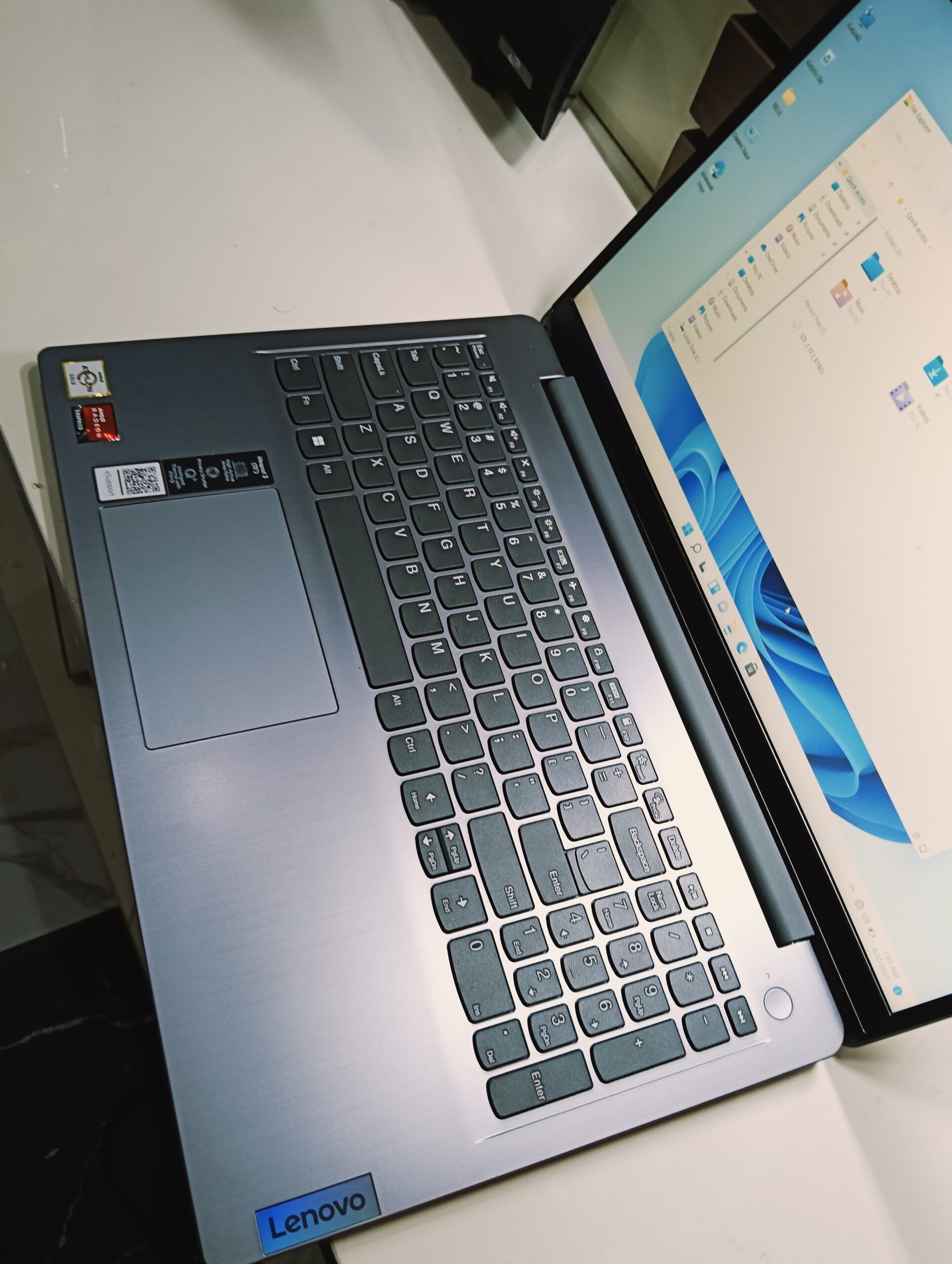 Lenovo IdeaPad 82KR - AMD Athlon Gold 3150U - 256GB SSD - 8GB Ram - Windows 11 Pro - Image 10