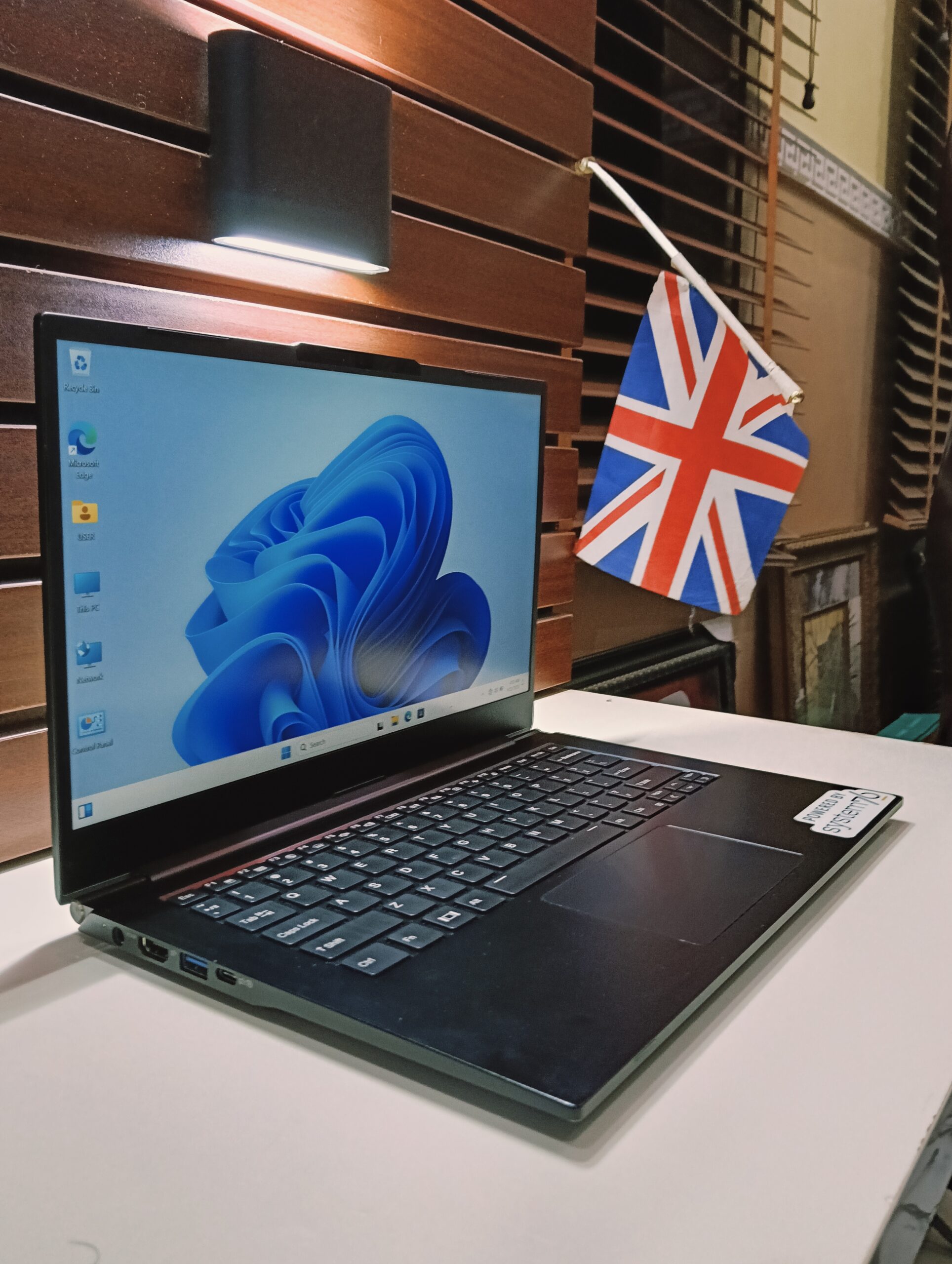 System 76 Lemur Pro - Intel Core i5 (2.5GHz) - 11th Gen - 512GB SSD - 24GB Ram - Keyboard Light