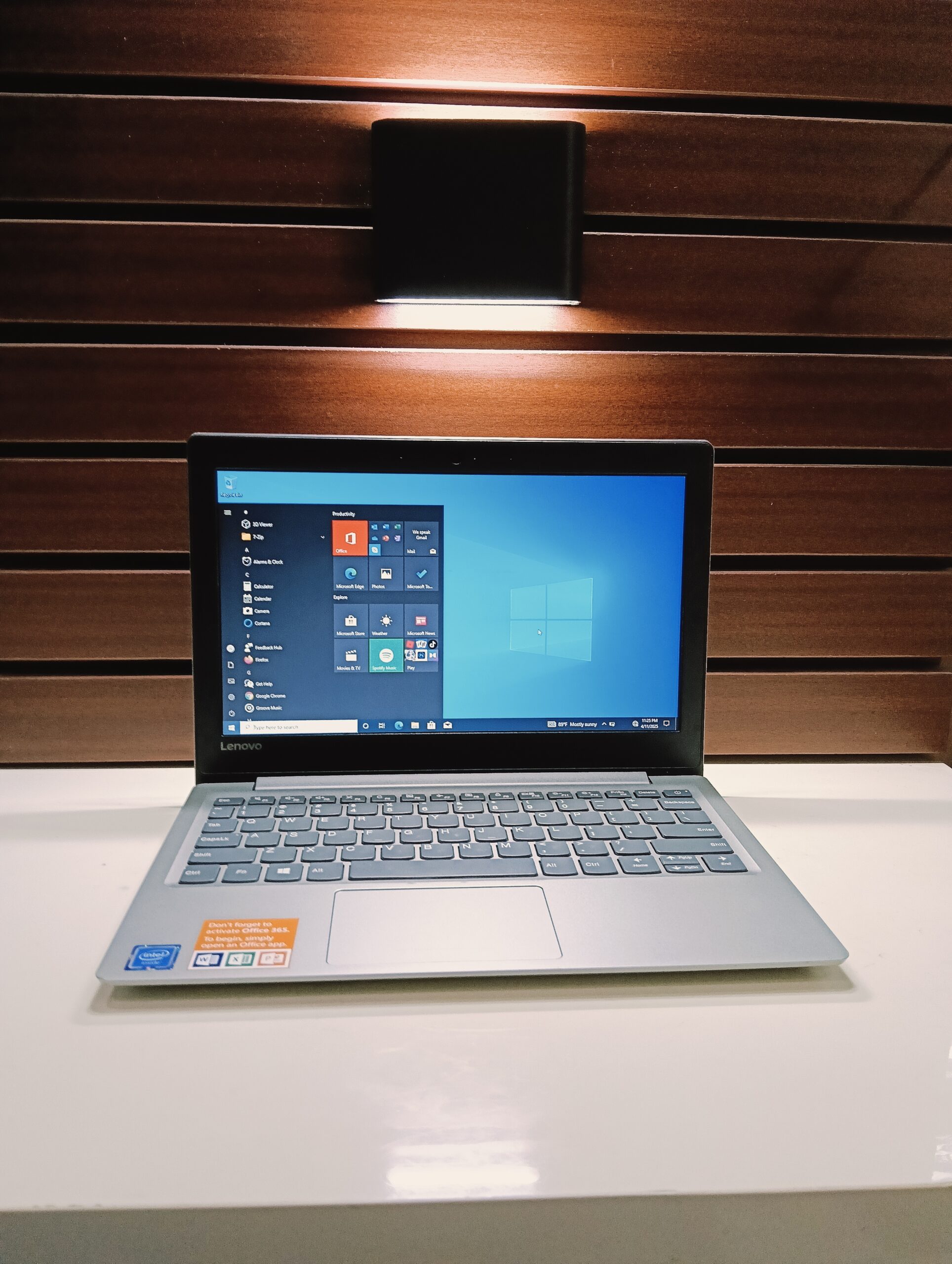 Lenovo IdeaPad 81kt - Intel Celeron (1.1GHz) - 128GB SSD - 4GB Ram - Windows 11 Pro