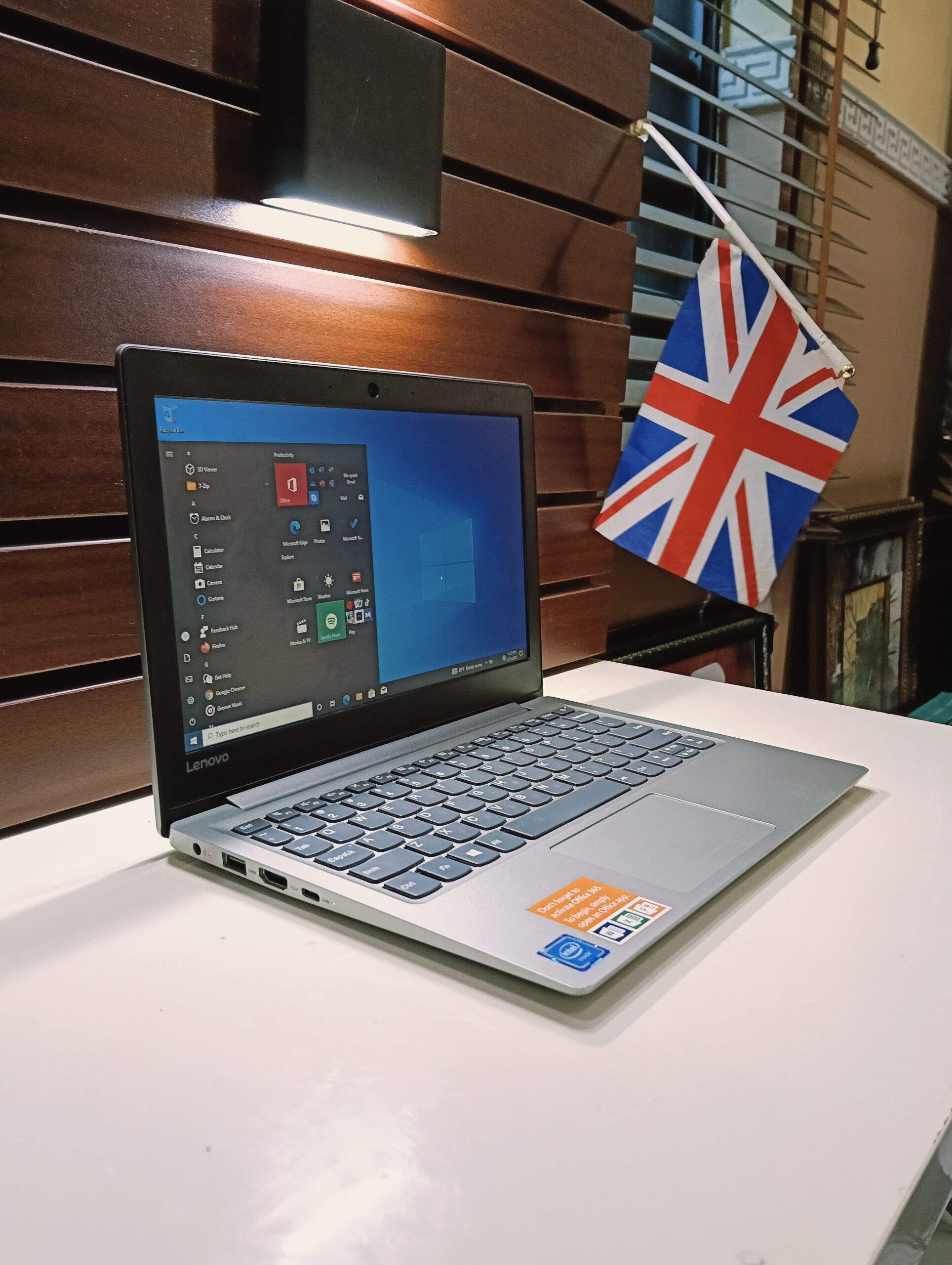 Lenovo IdeaPad 81kt - Intel Celeron (1.1GHz) - 128GB SSD - 4GB Ram - Windows 11 Pro - Image 3