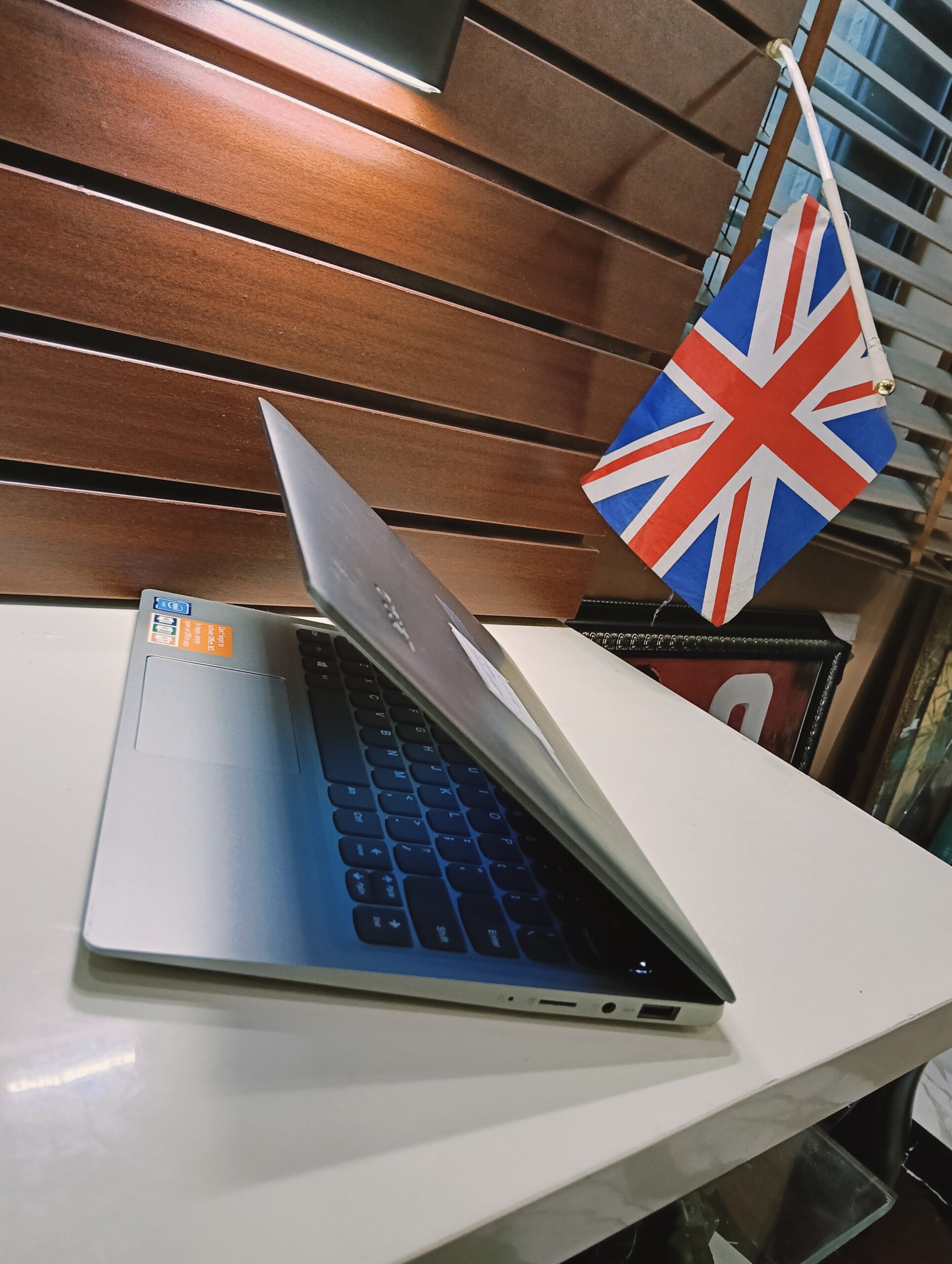 Lenovo IdeaPad 81kt - Intel Celeron (1.1GHz) - 128GB SSD - 4GB Ram - Windows 11 Pro - Image 7