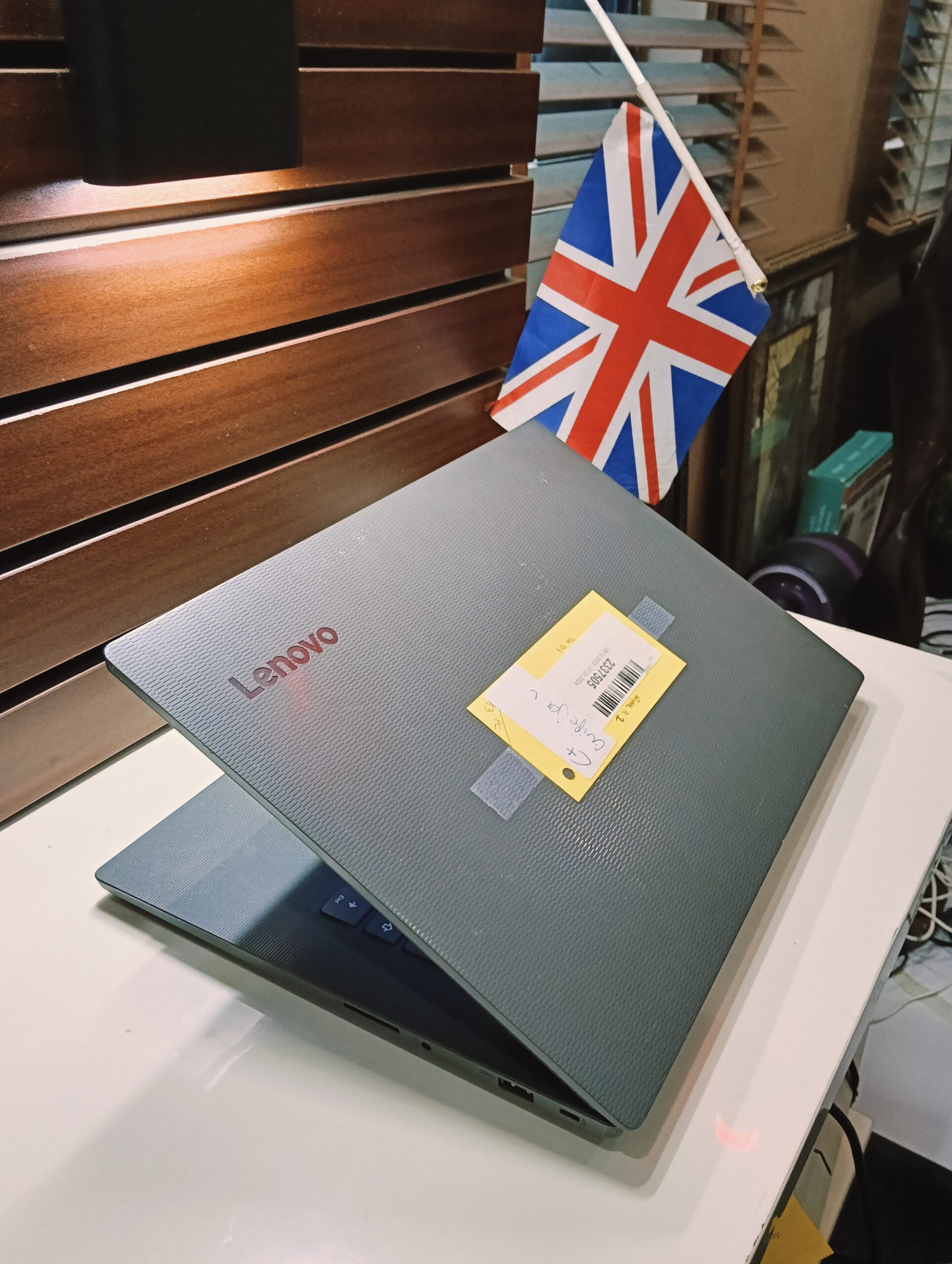 Lenovo IdeaPad 81QH - Intel Core i3 (2.0GHz) - 6th Gen - 128GB SSD - 8GB Ram - Keyboard Light