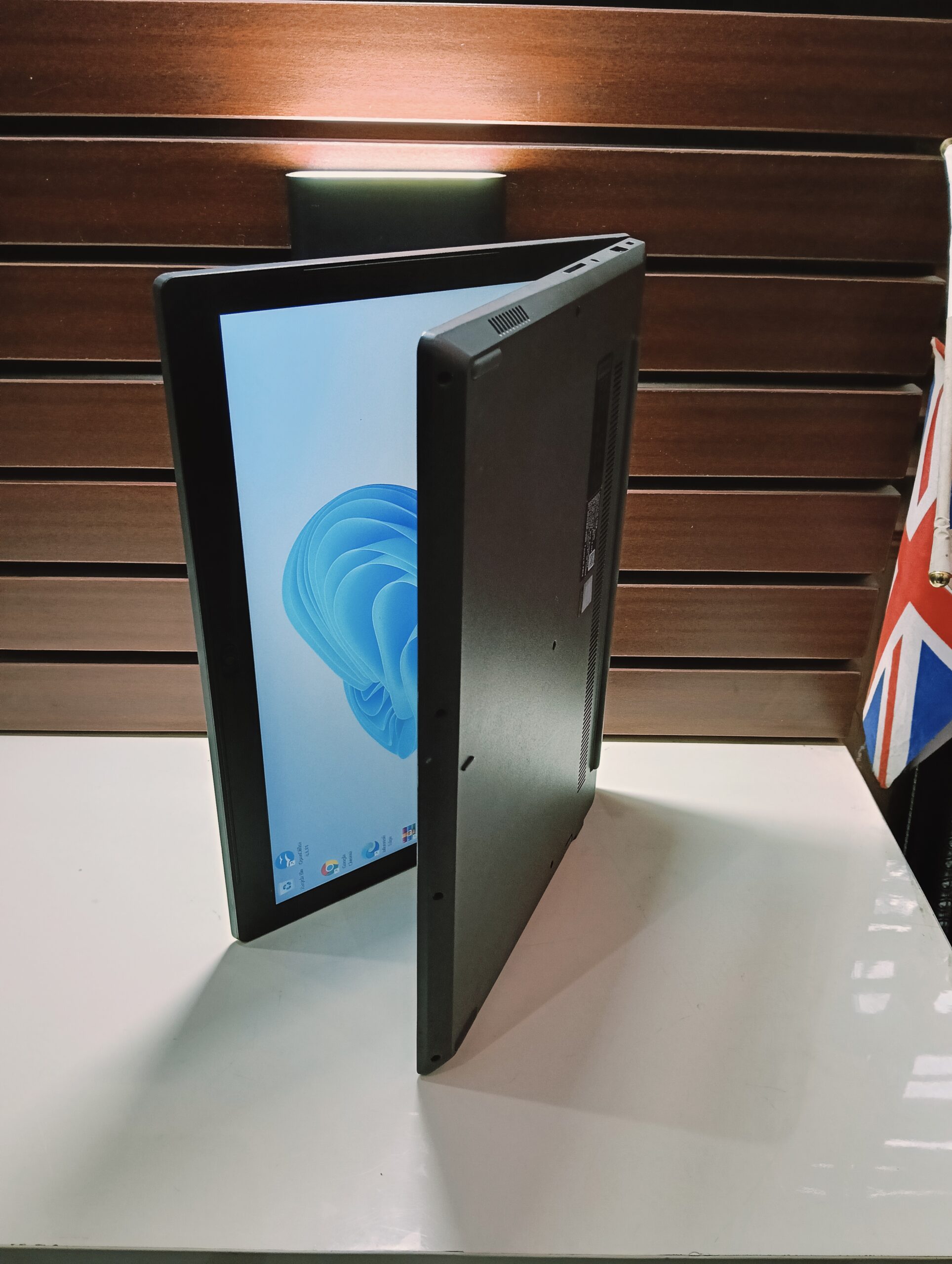 Lenovo IdeaPad 81QH - Intel Core i3 (2.0GHz) - 6th Gen - 128GB SSD - 8GB Ram - Keyboard Light - Image 7