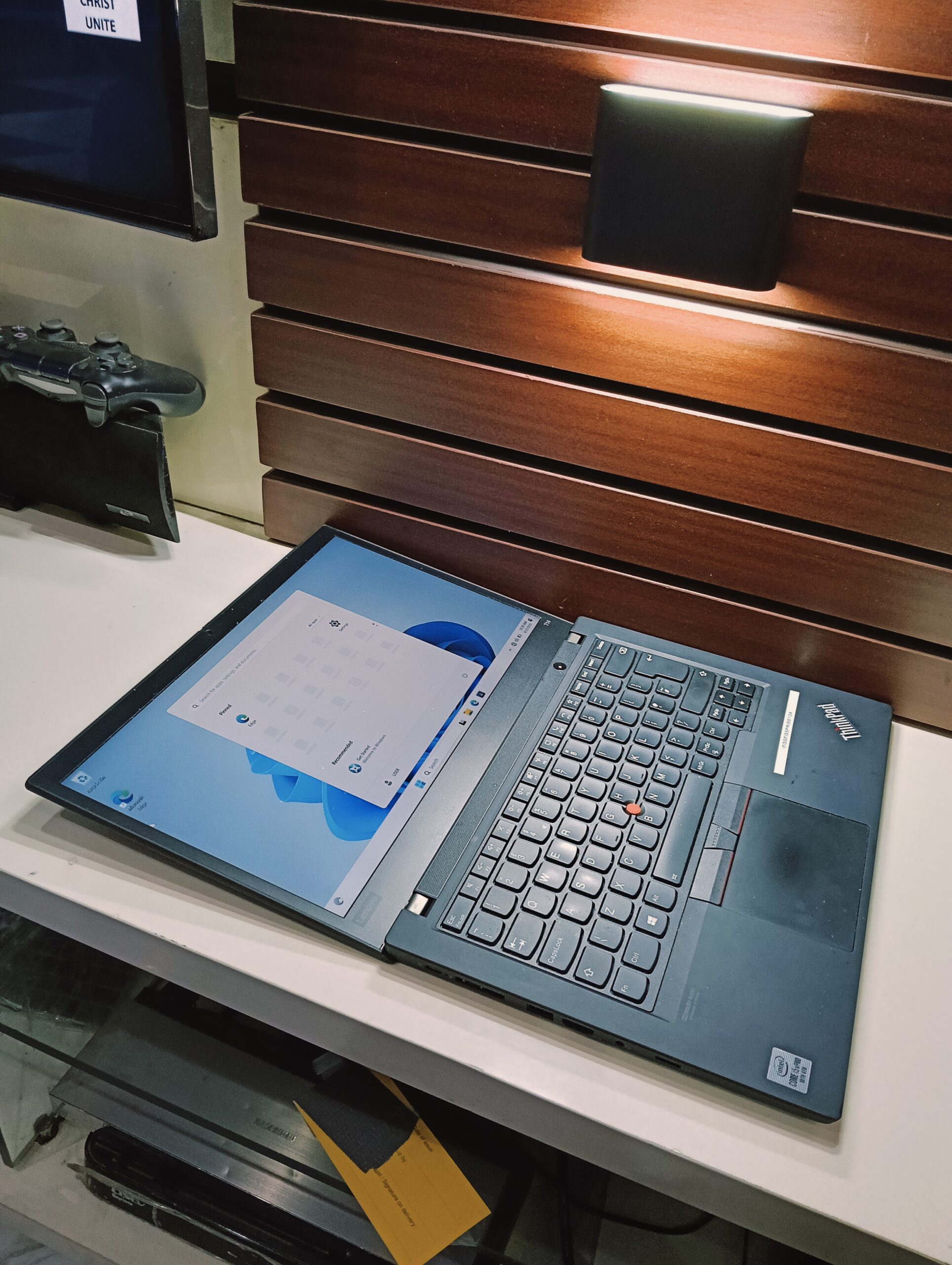 Lenovo ThinkPad T14 - Intel Core i5 (2.2GHz) - 10th Gen - 256GB SSD - 16GB Ram - Windows 11 Pro - Image 3