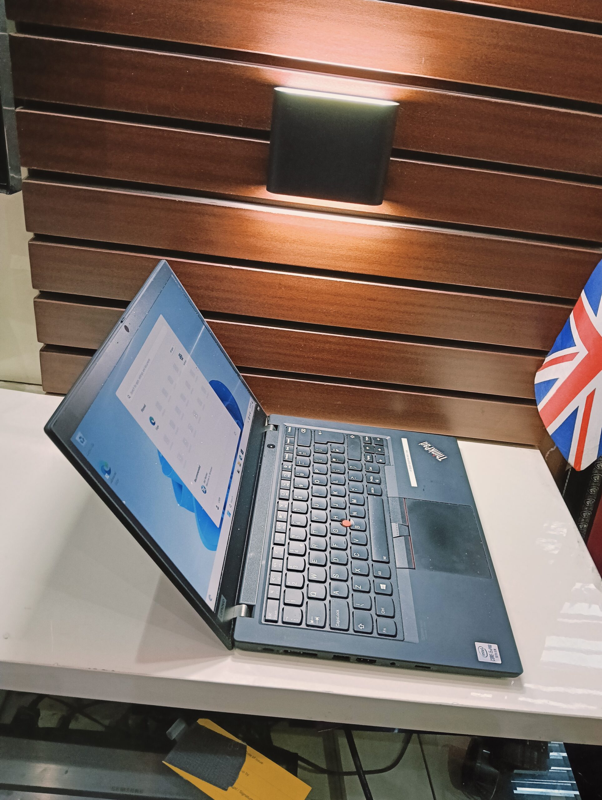 Lenovo ThinkPad T14 - Intel Core i5 (2.2GHz) - 10th Gen - 256GB SSD - 16GB Ram - Windows 11 Pro - Image 4