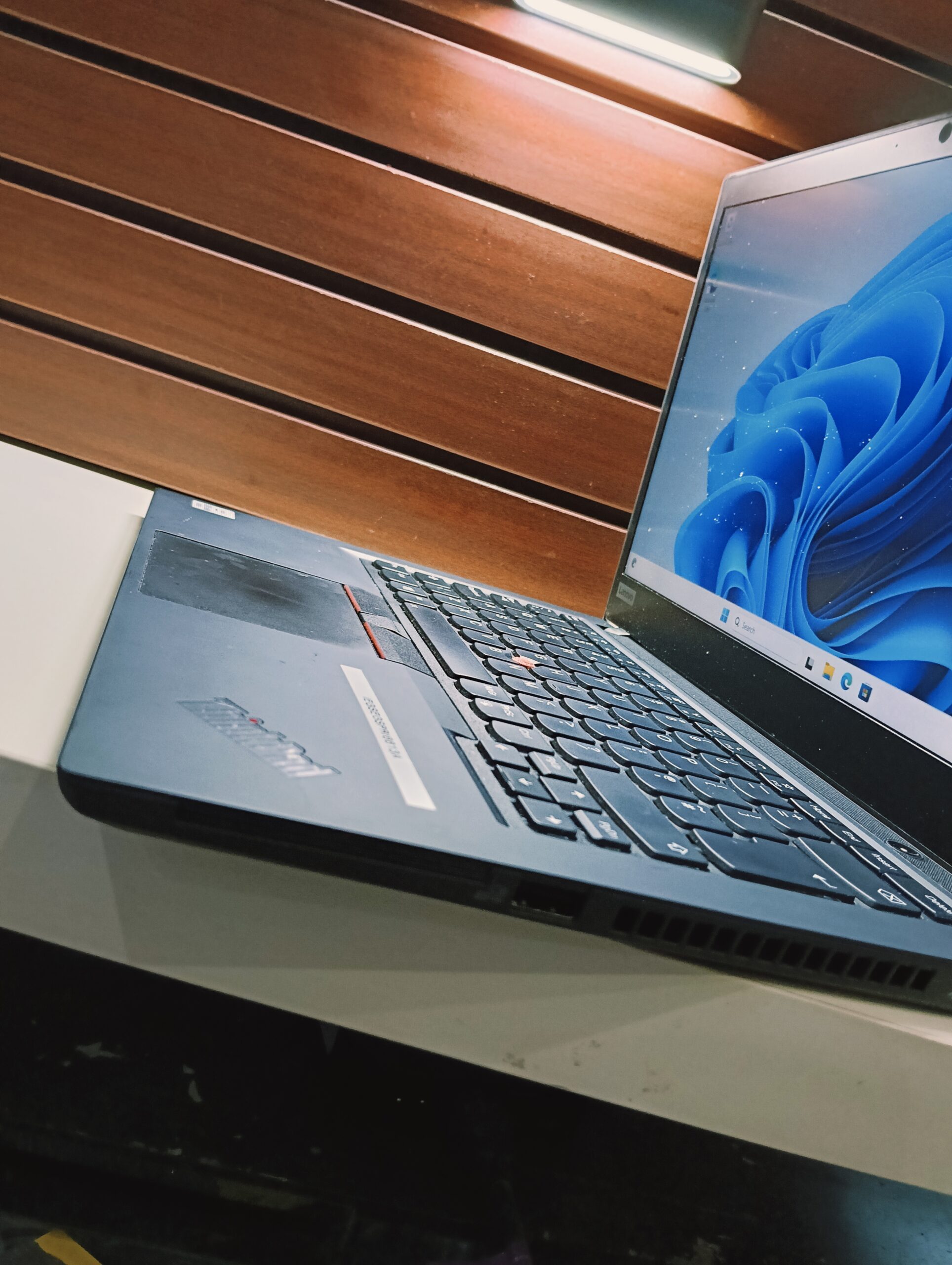 Lenovo ThinkPad T14 - Intel Core i5 (2.2GHz) - 10th Gen - 256GB SSD - 16GB Ram - Windows 11 Pro - Image 9