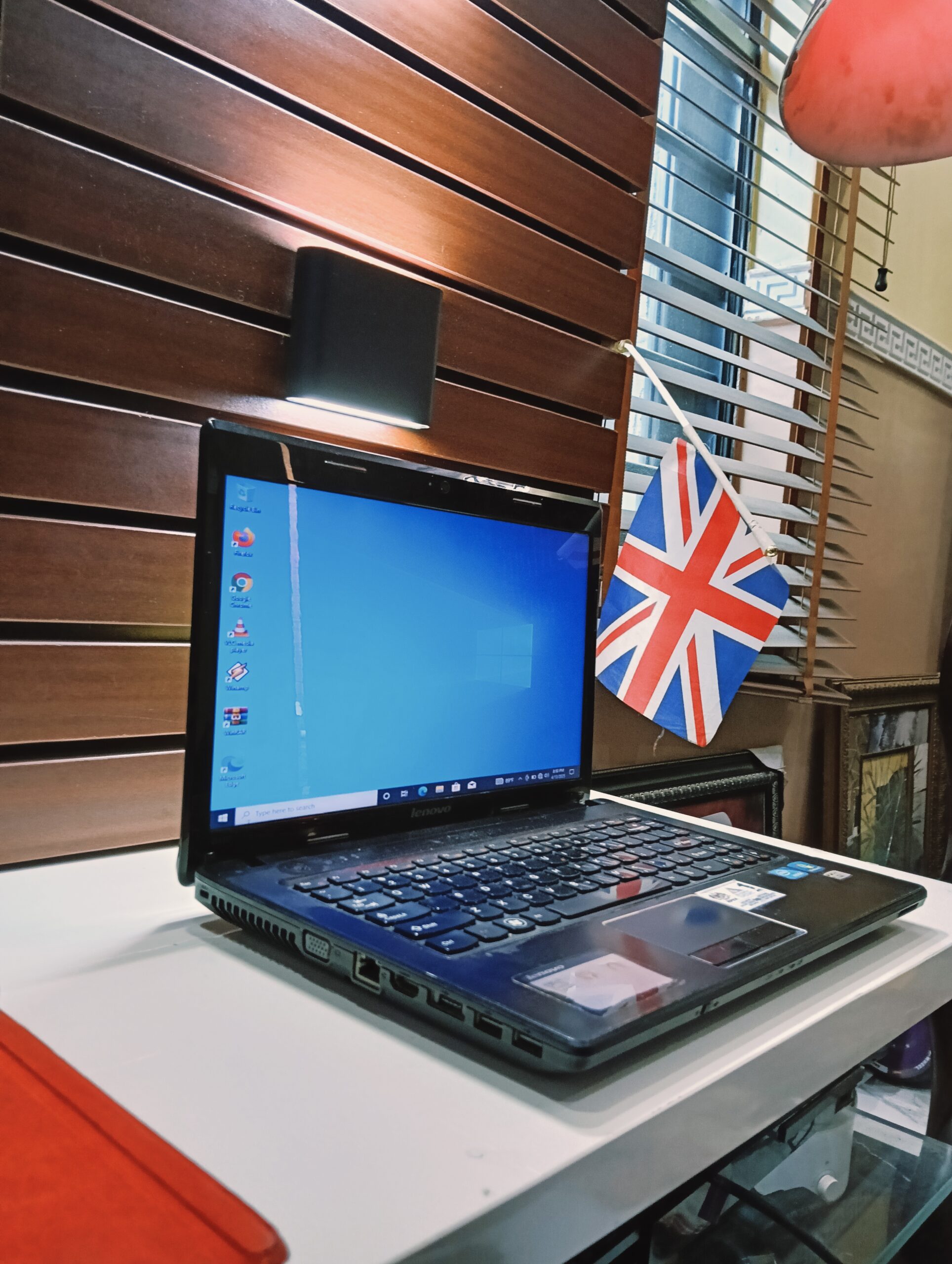 Lenovo 20078 - Intel Celeron (1.5GHz) - 500GB HDD - 4GB Ram - Windows 10 Pro (64 bit) - Image 3