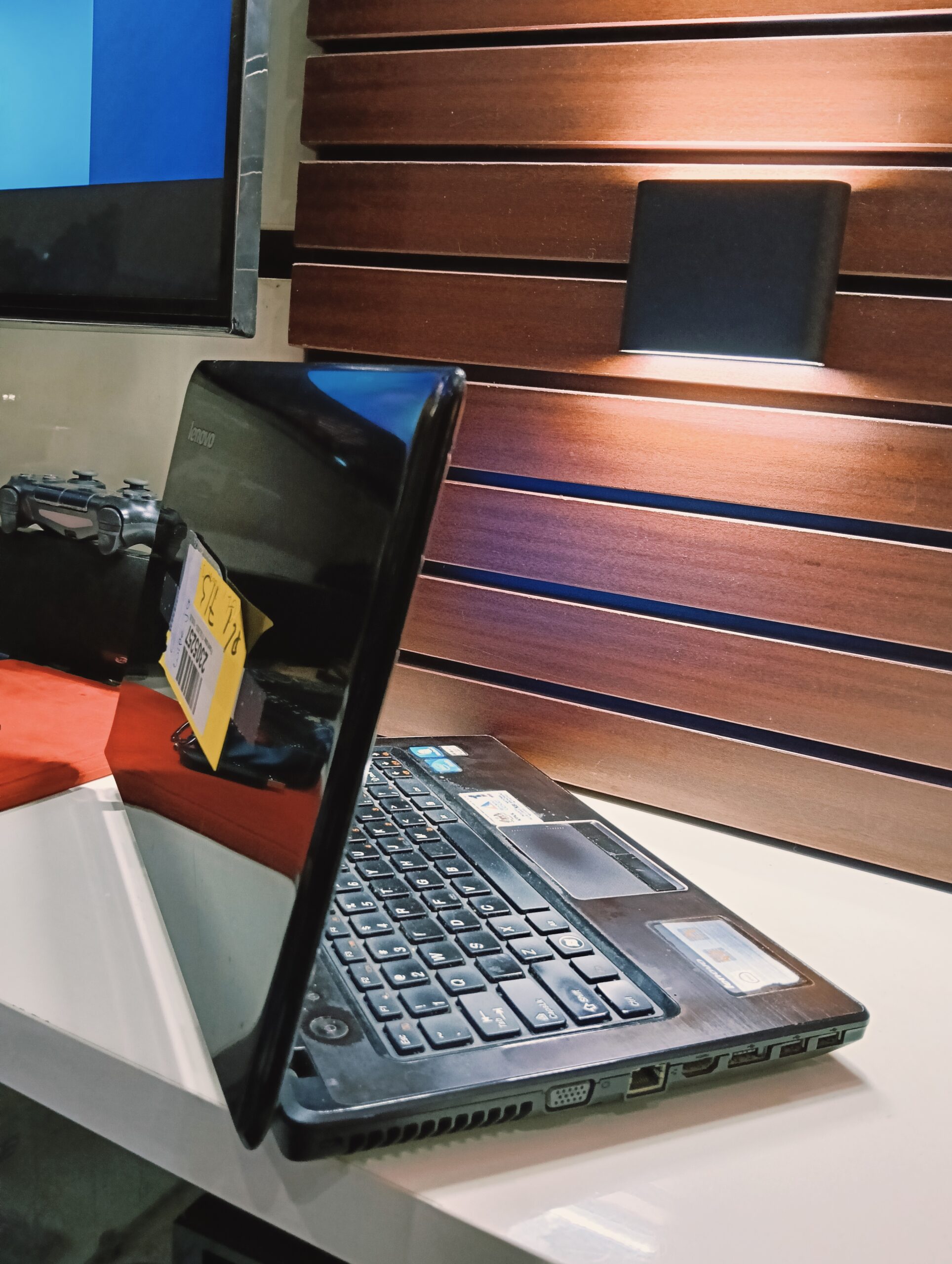 Lenovo 20078 - Intel Celeron (1.5GHz) - 500GB HDD - 4GB Ram - Windows 10 Pro (64 bit) - Image 5